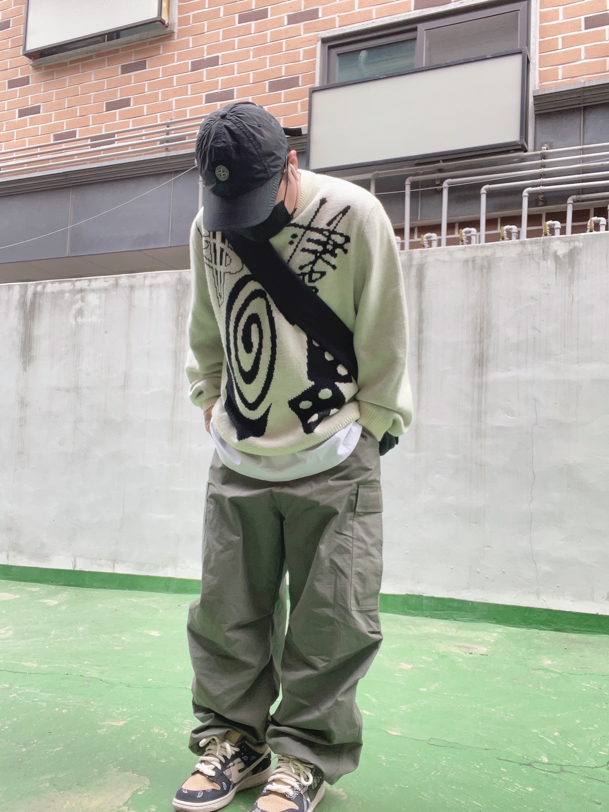 Nike x Stussy NRG LS Knit Sweater Fossil (DR2893-238), Nike x Travis Scott SB Dunk Low 착용 스타일