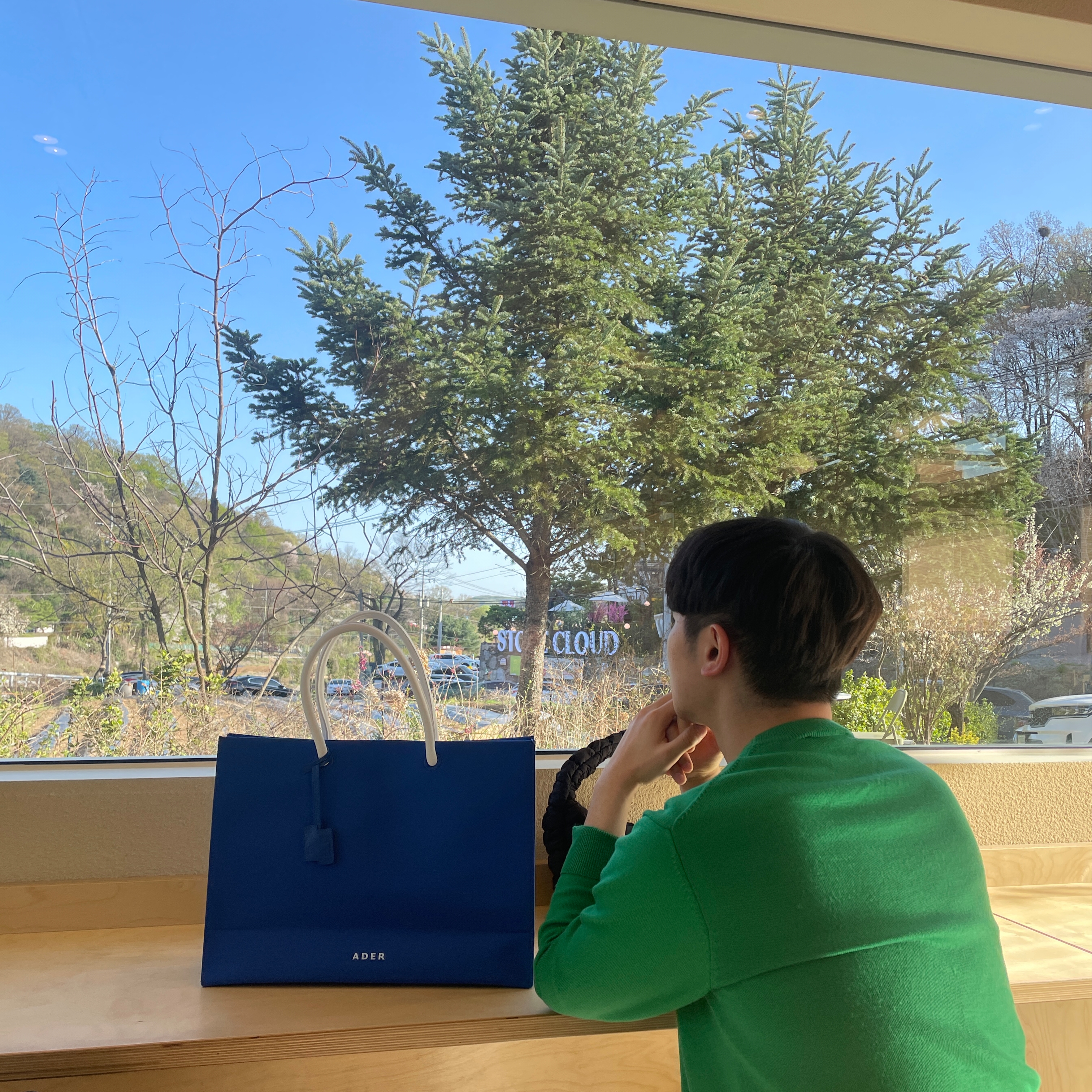 Ader Error Wide Shopper Bag Z-Blue 착용 스타일