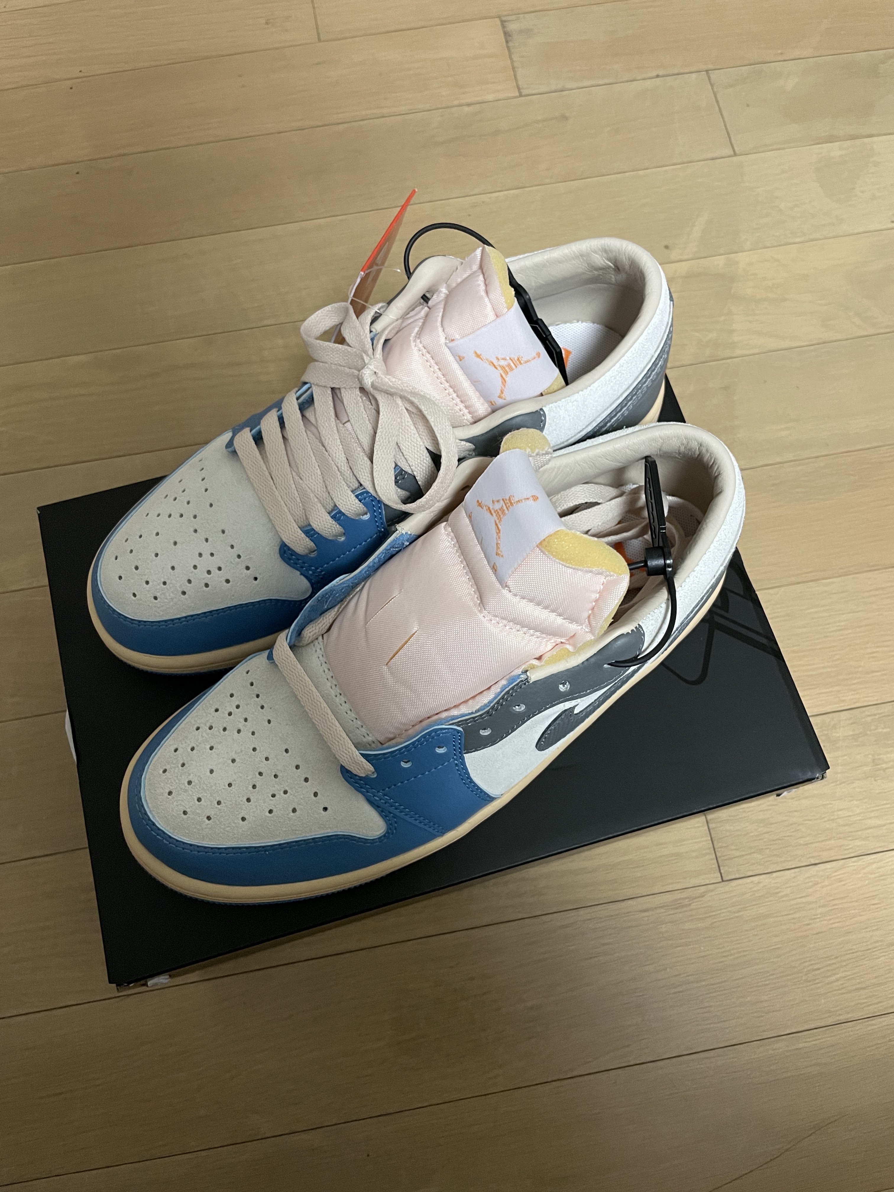 Jordan 1 Low SE Tokyo 96 착용 스타일 - 2