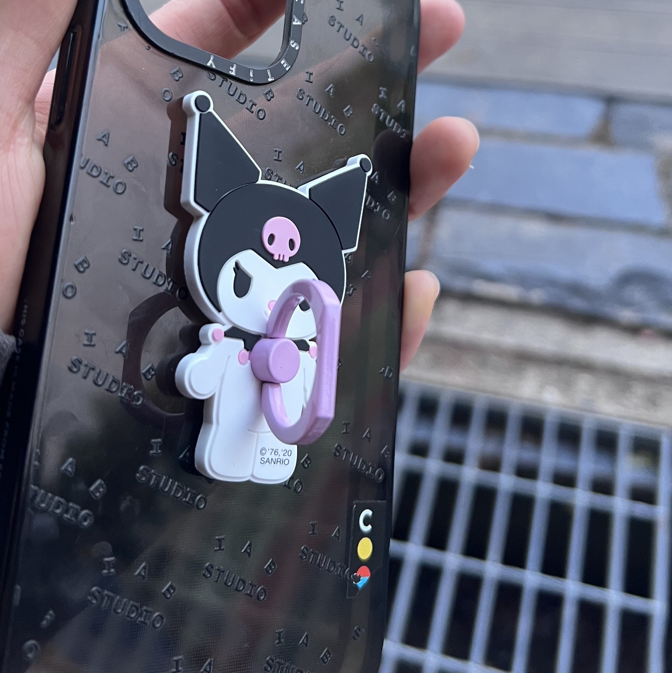 Sanrio Kuromi Smartphone Ring 착용 스타일