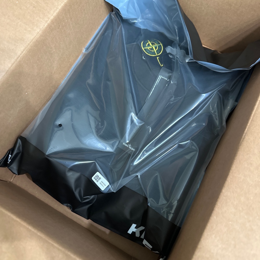 Stone Island 63051 Cotton Fleece Garment Dyed Sweatshirt Black - 23SS 착용 스타일 - 1