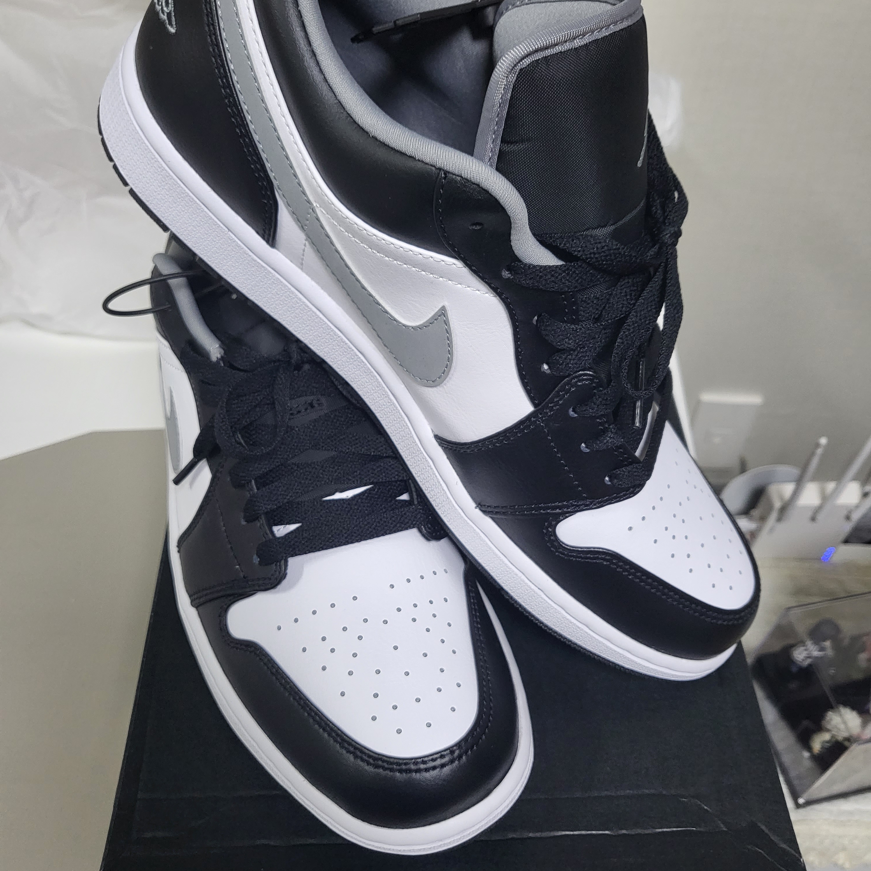 Jordan 1 Low Black Particle Grey 착용 스타일