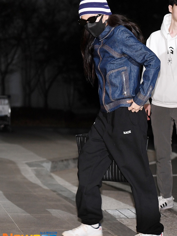 Adidas NY 90 White Collegiate Navy, Chanel Large Shopping Bag Cotton Calfskin & Silver Black White 착용 스타일 - 2