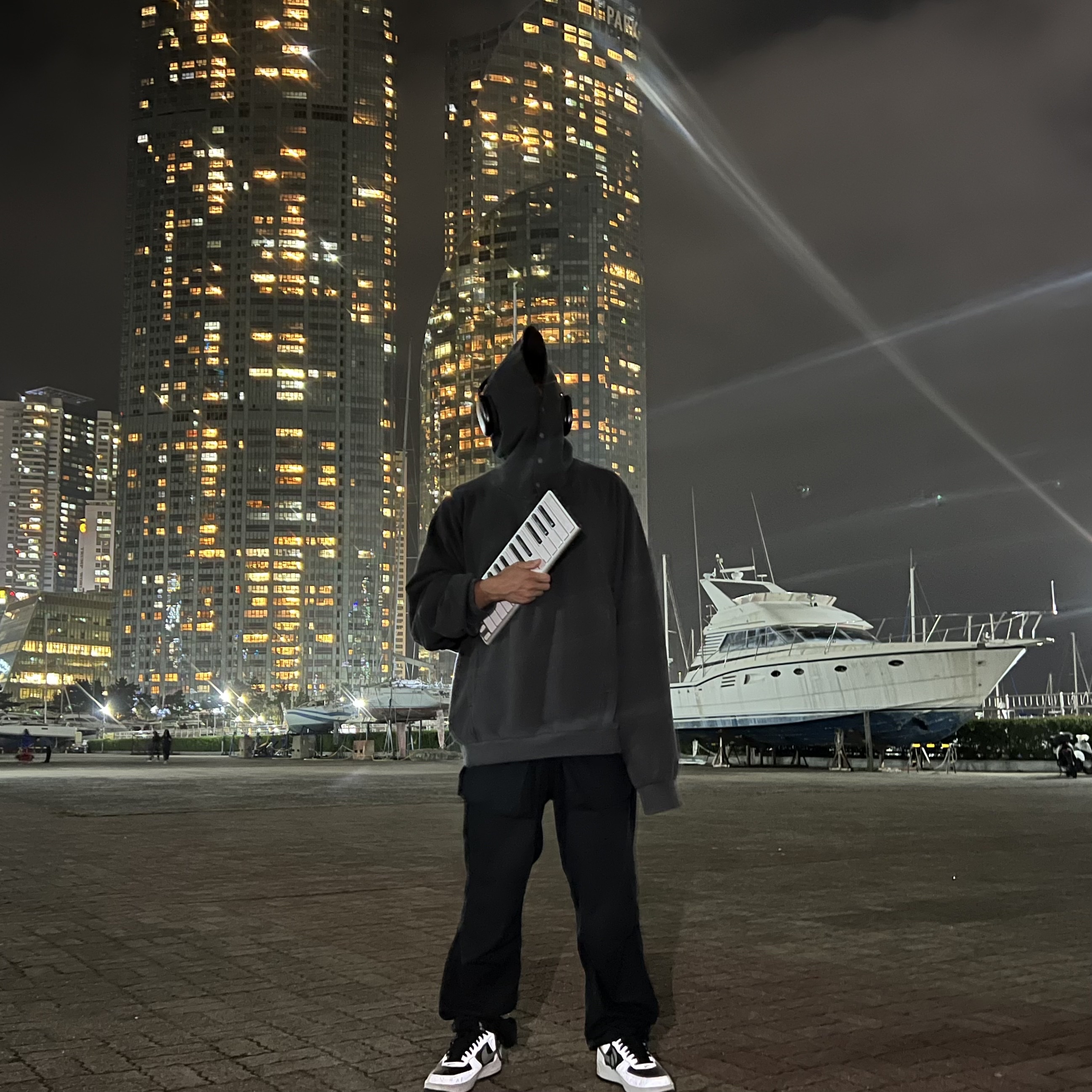 Nike Air Force 1 B Silver Snake, Apple AirPods Max Lightning Space Gray (Korean Ver.) 착용 스타일