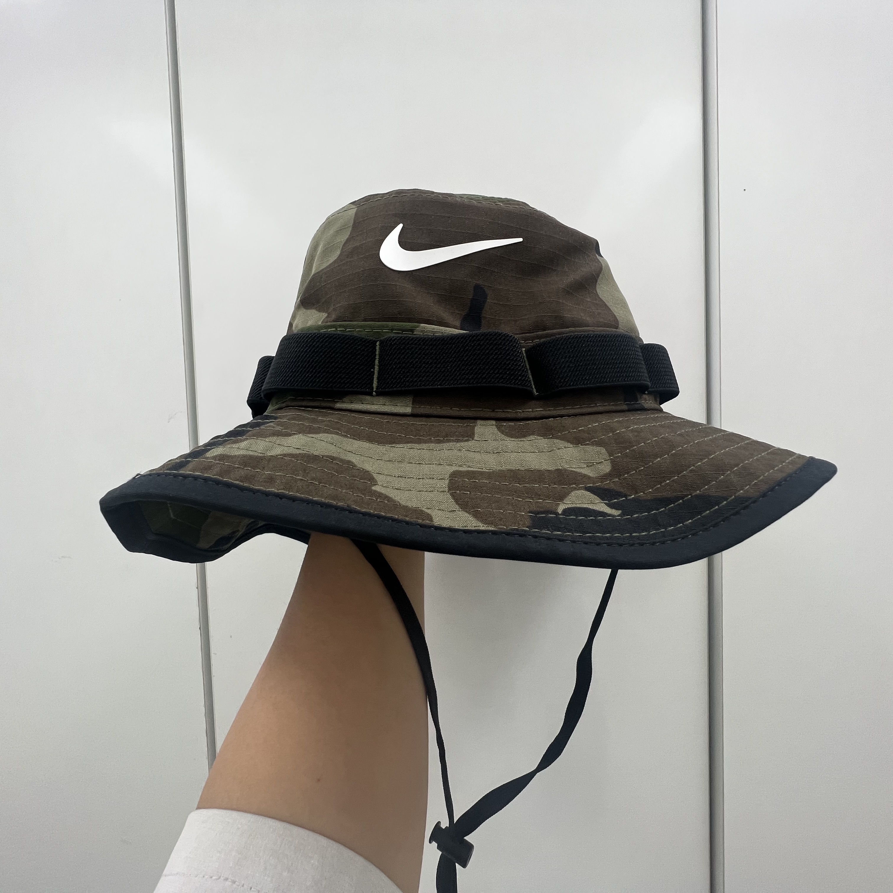 Nike Boonie Bucket Hat Camo 착용 스타일 - 1