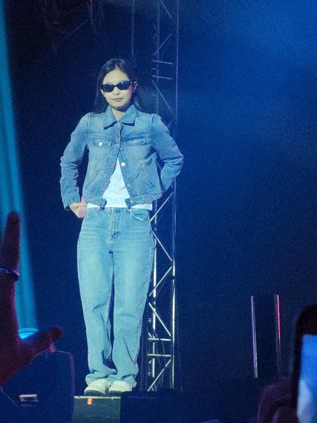 (W) Courreges Dirty Blue Denim Strap Jacket Light Blue Wash 착용 스타일 - 1