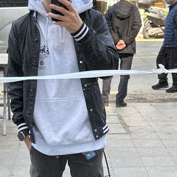Stussy World Tour Hoodie Ash Heather 2022 착용 스타일