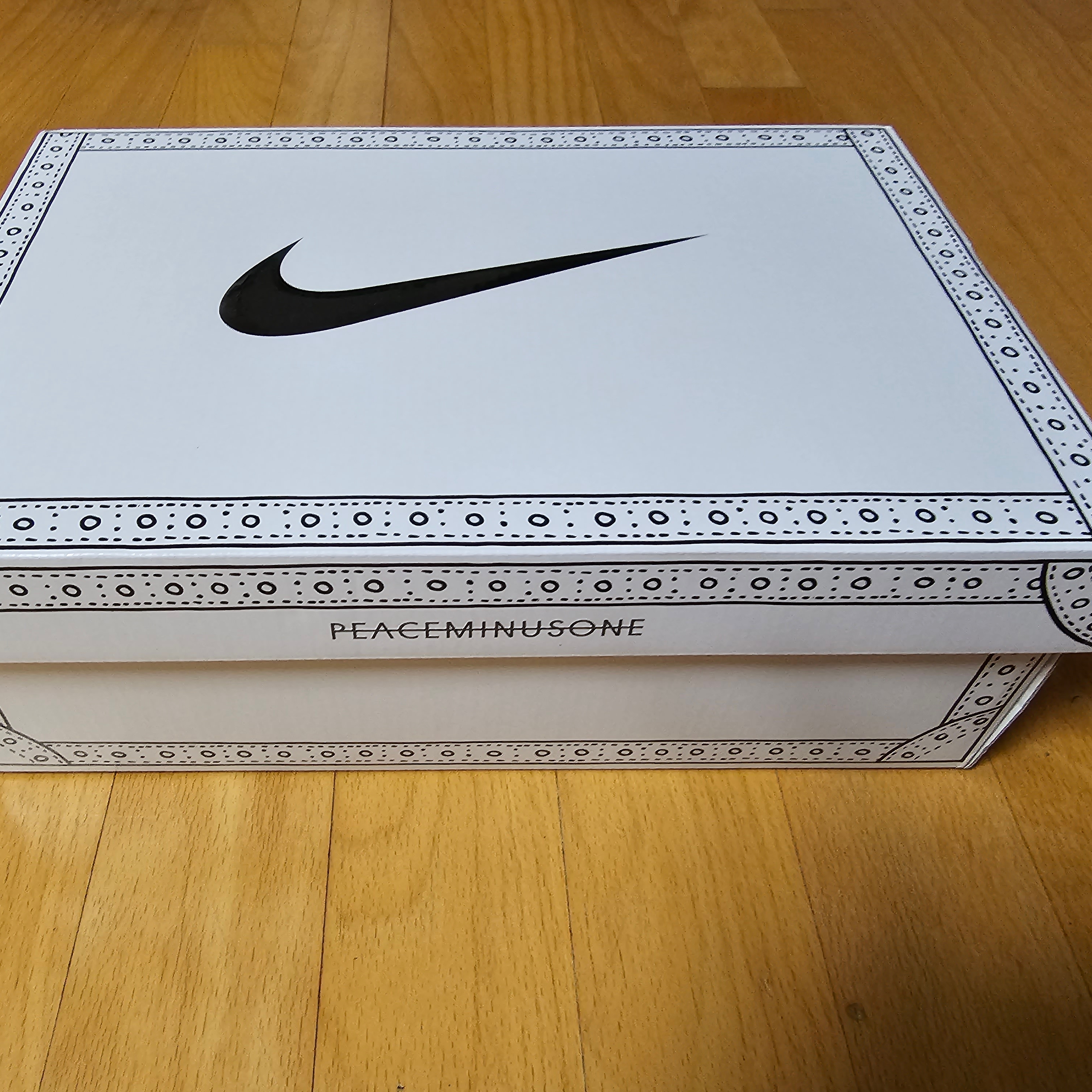 Nike x Peaceminusone Kwondo1 Black and White 착용 스타일 - 3