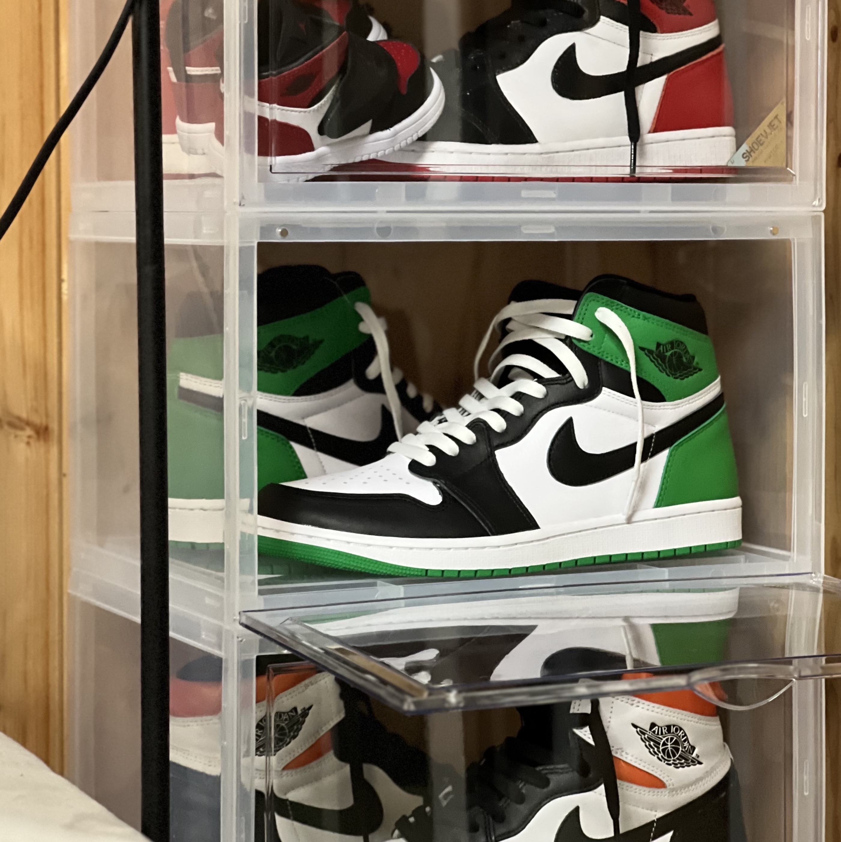 Jordan 1 Retro High OG Black and Lucky Green, Jordan 1 Retro High OG Electro Orange 착용 스타일 - 1