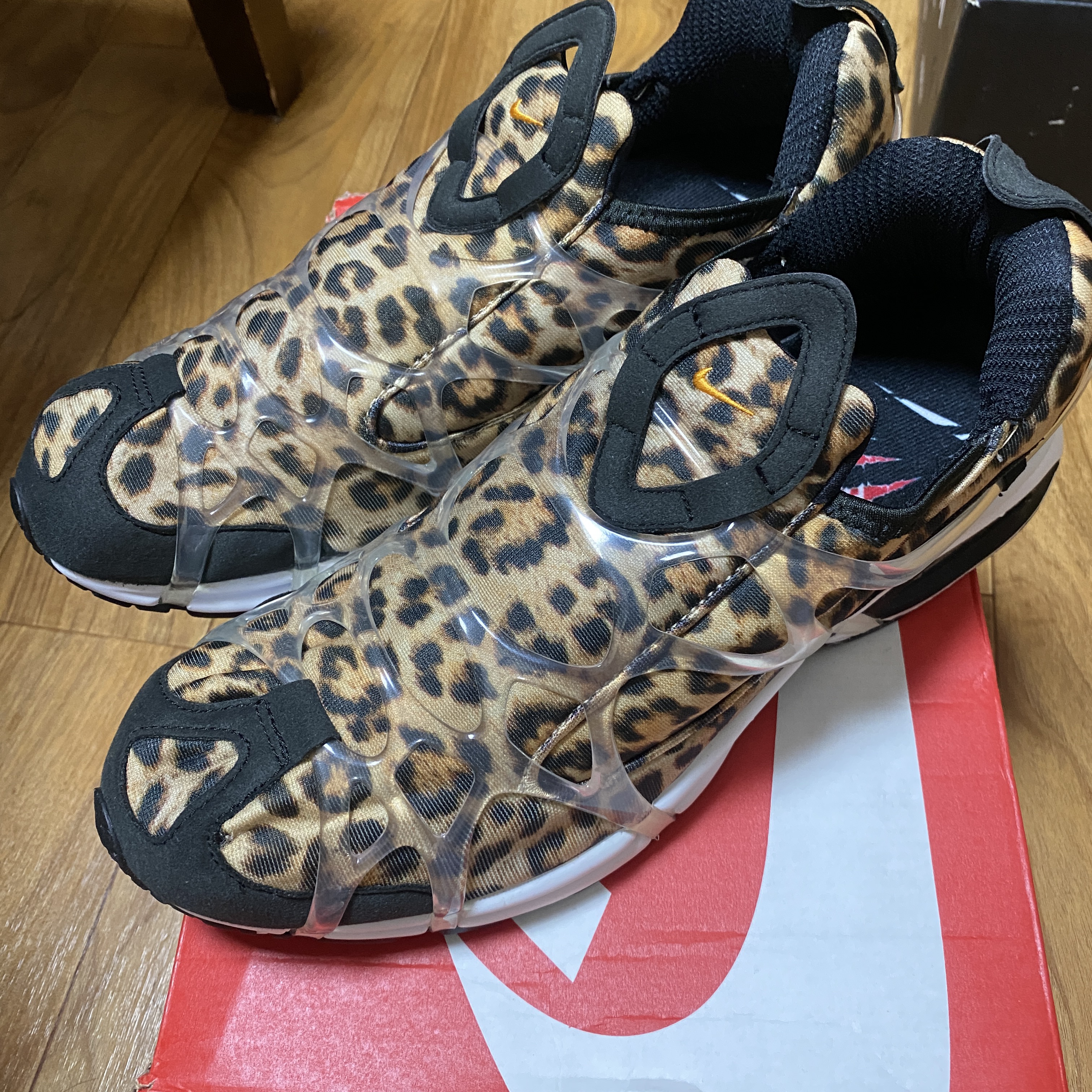 Nike Air Kukini SE Kumquat and Action Red 착용 스타일