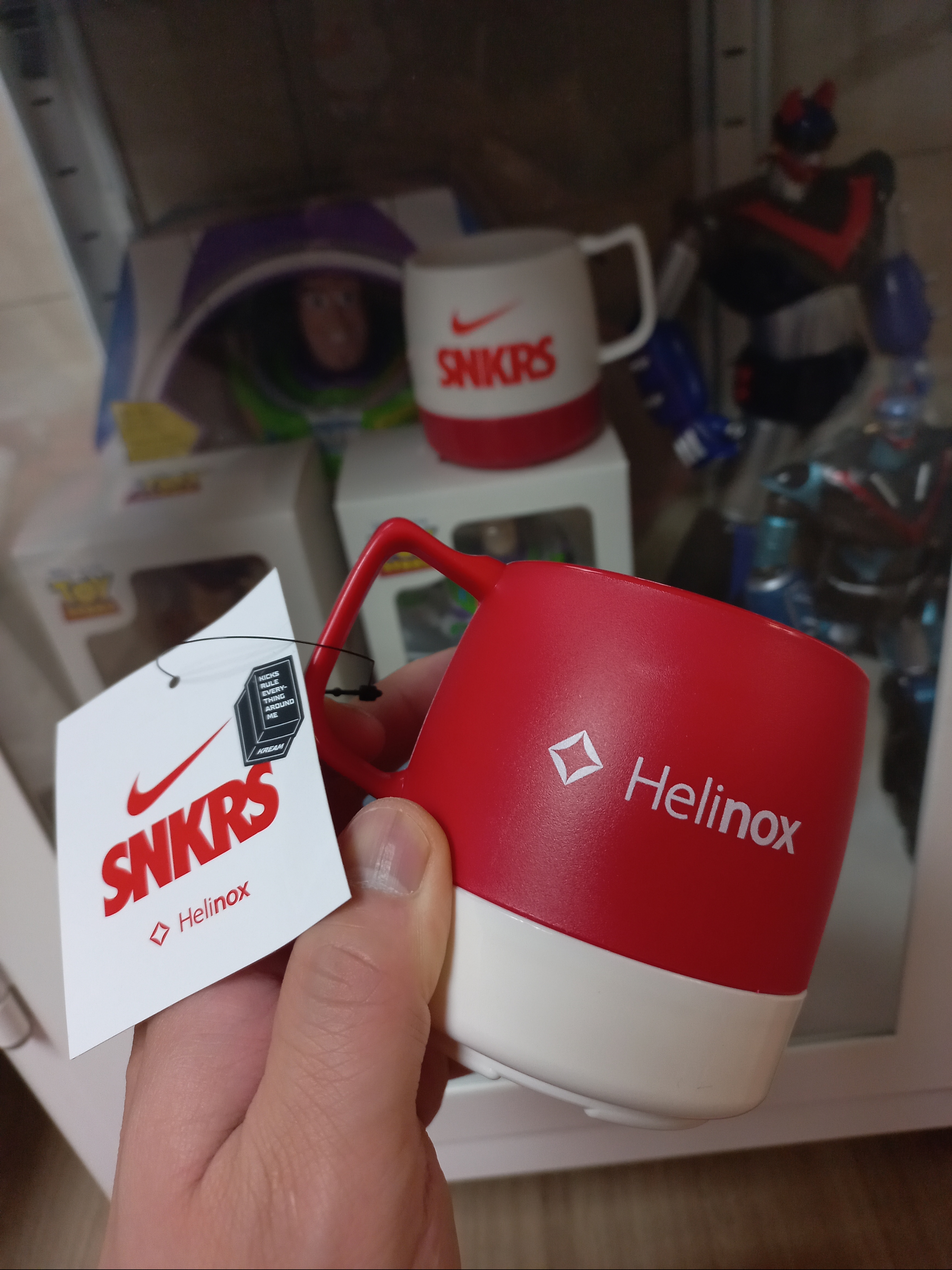 Helinox x Nike SNKRS Lounge Souvenir Dinex Mug Red White, Helinox x Nike SNKRS Lounge Souvenir Dinex Mug White 착용 스타일 - 2