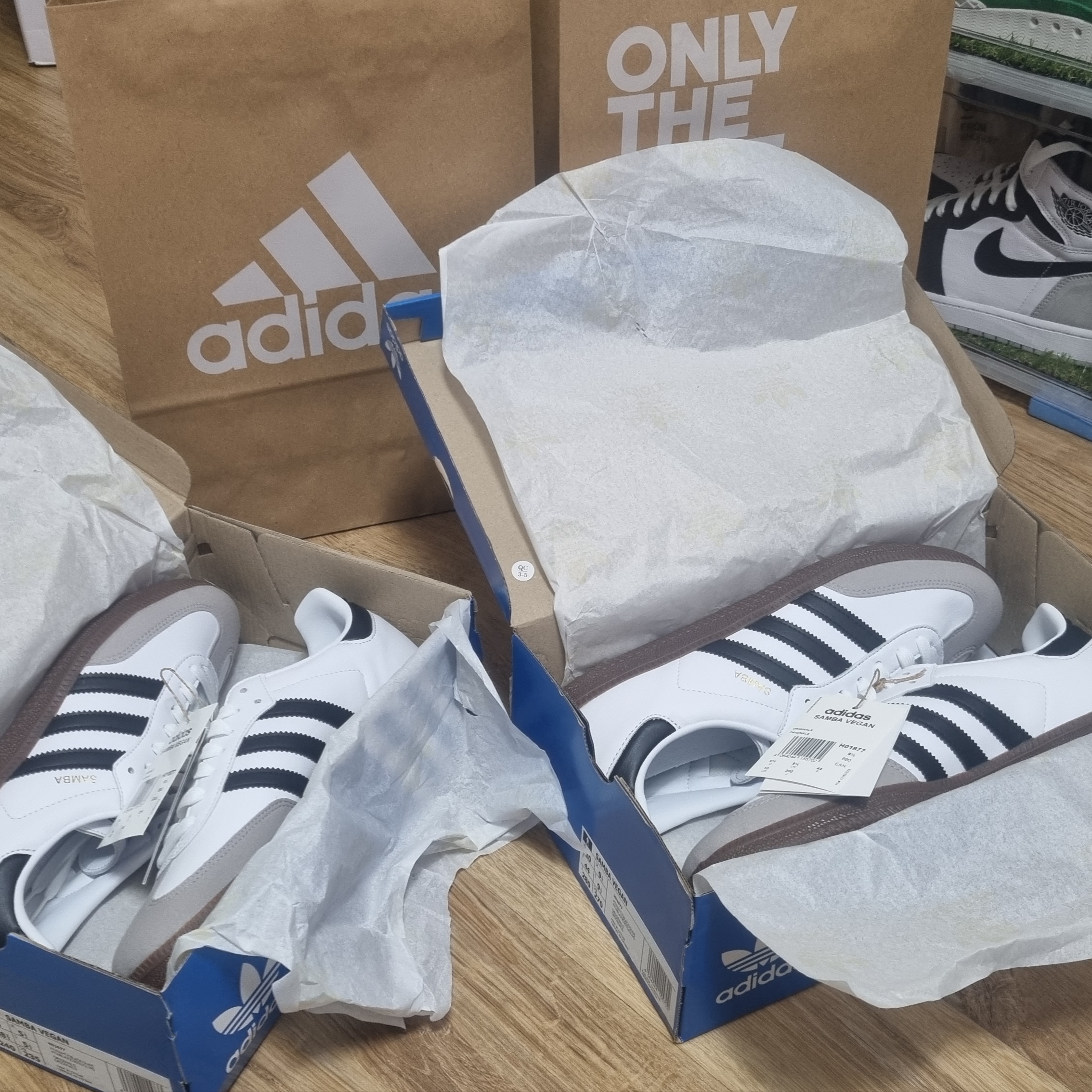 Adidas Samba Vegan White Black 착용 스타일 - 1