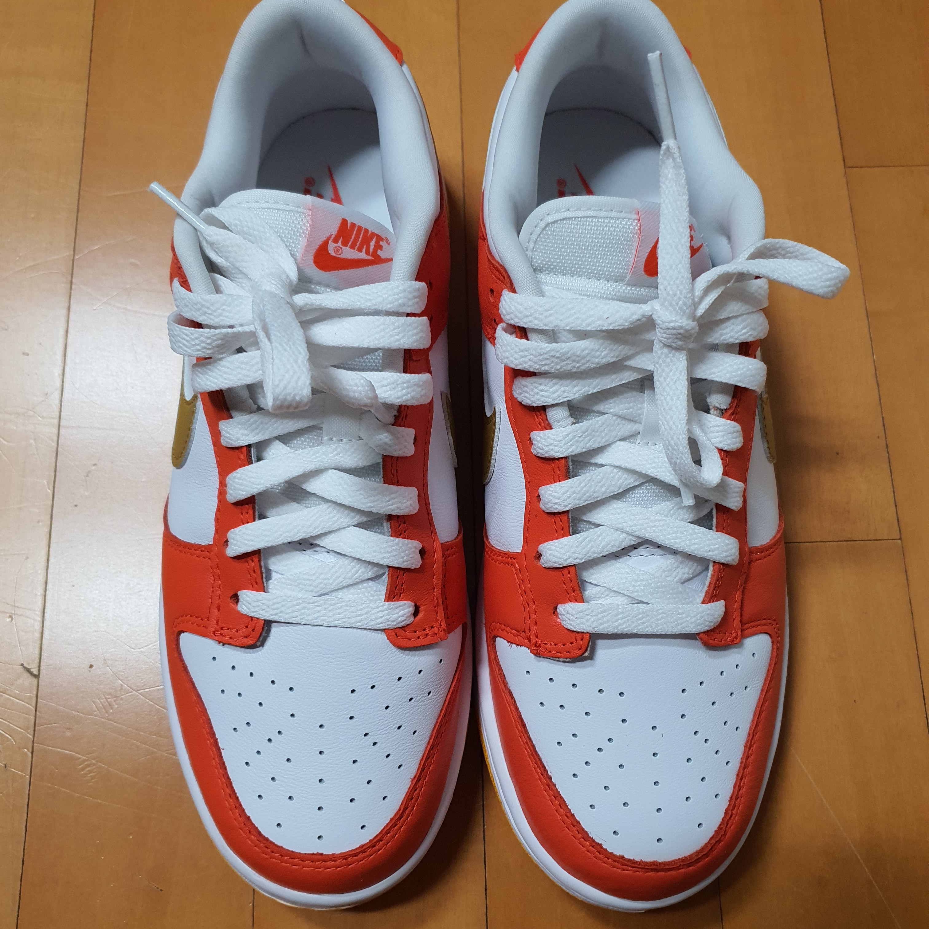 (W) Nike Dunk Low University Gold 착용 스타일