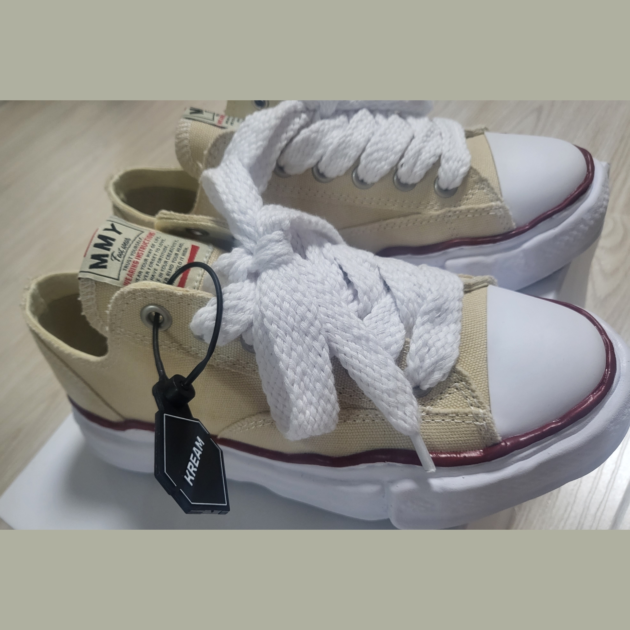 Maison Mihara Yasuhiro Peterson OG Sole Canvas Low-top Sneakers Natural 착용 스타일 - 3