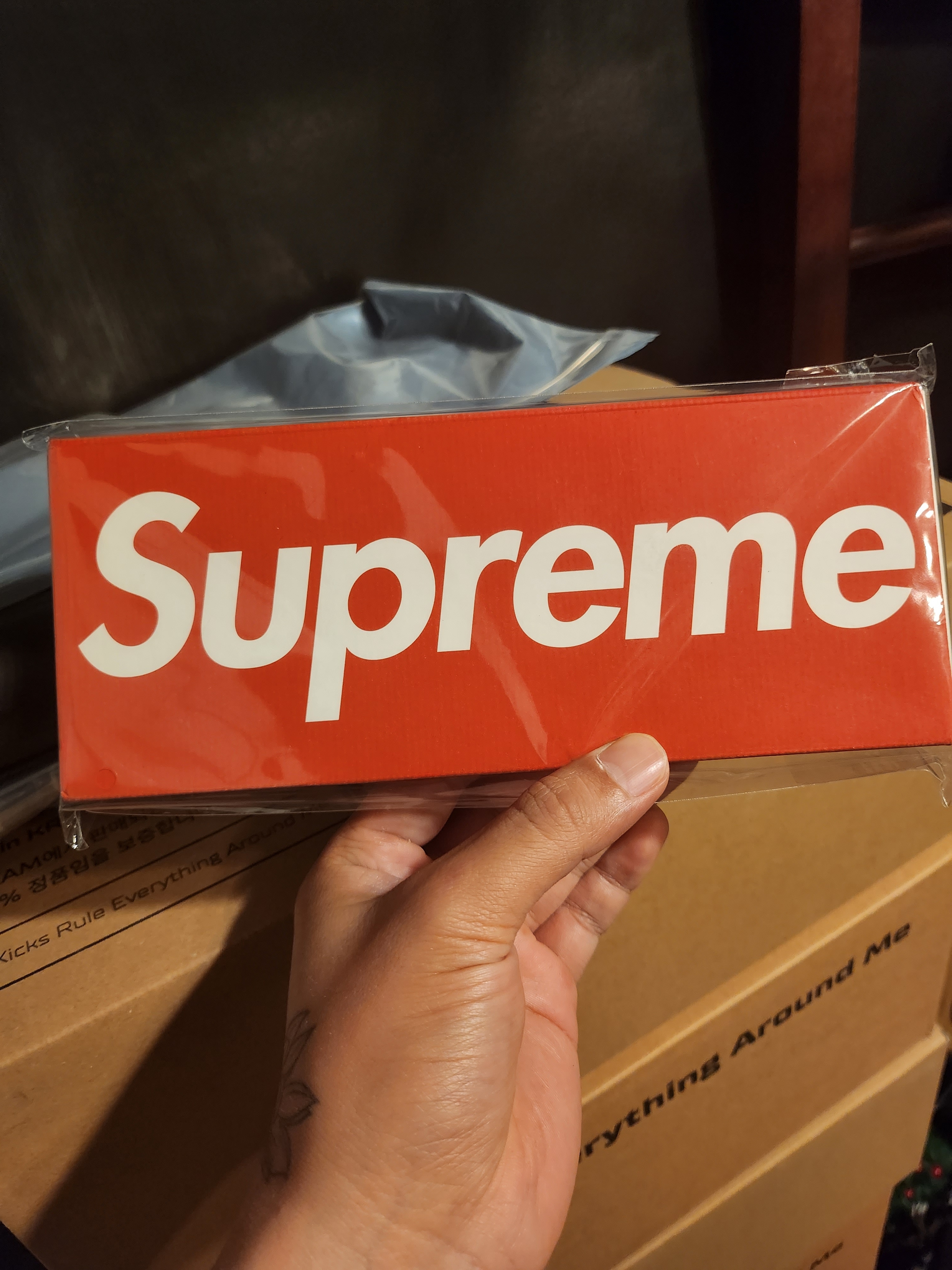 Supreme x Kokuyo Translucent Crayons Multicolor (Pack Of 10) 착용 스타일 - 1