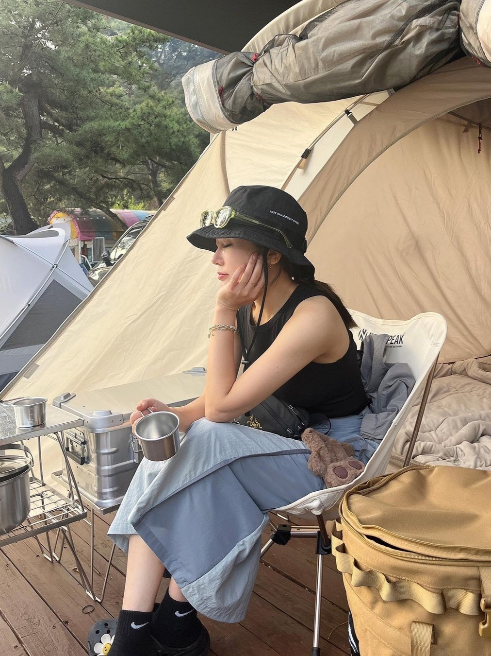 Art Of Field Flap Pocket Long Skirt Blue, Arc'teryx Mantis 2 Waistpack 24K Black 착용 스타일 - 3