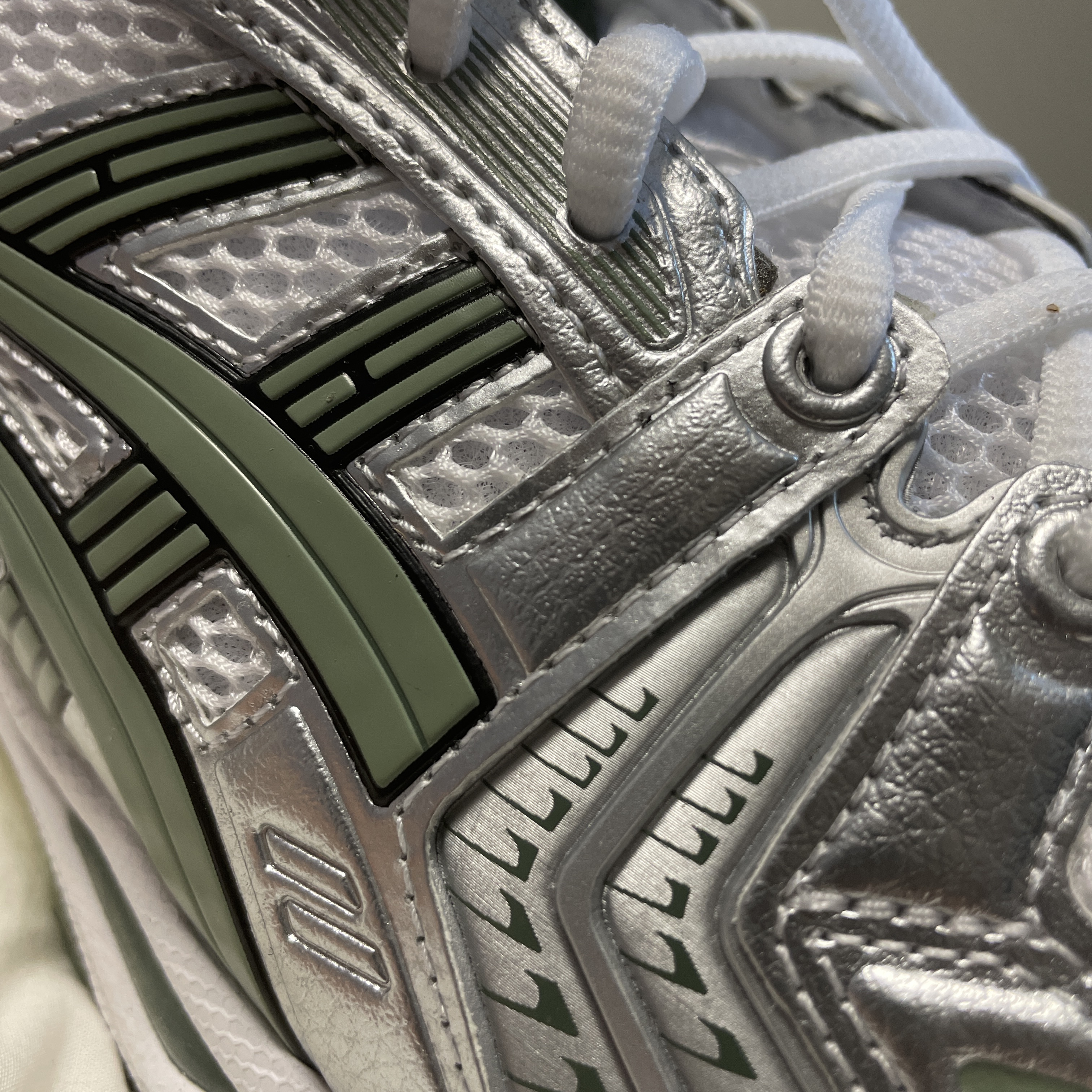 Asics Gel-Kayano 14 White Slate Grey 착용 스타일