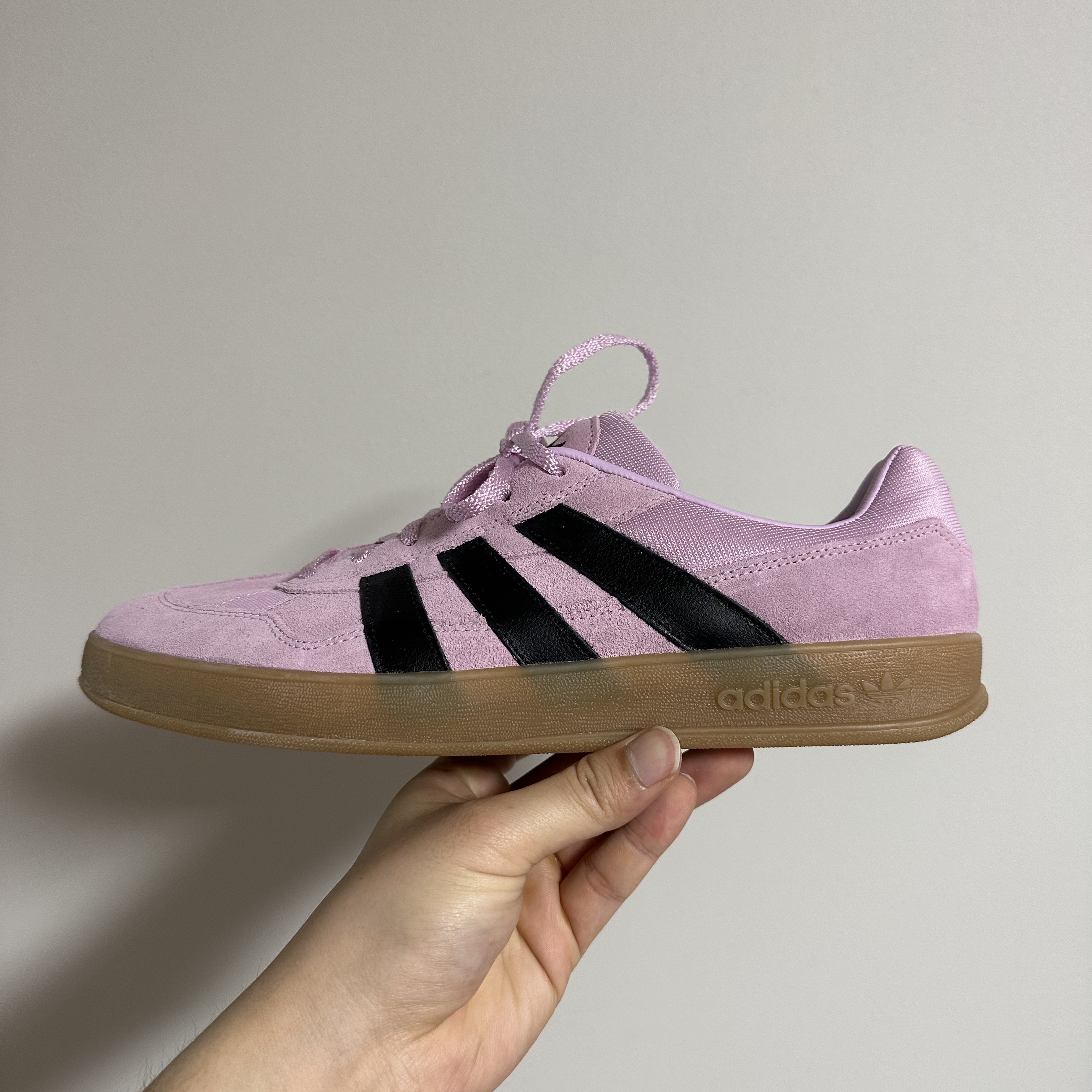 Adidas x Mark Gonzales Aloha Super Light Orchid Core Black 착용 스타일 - 4