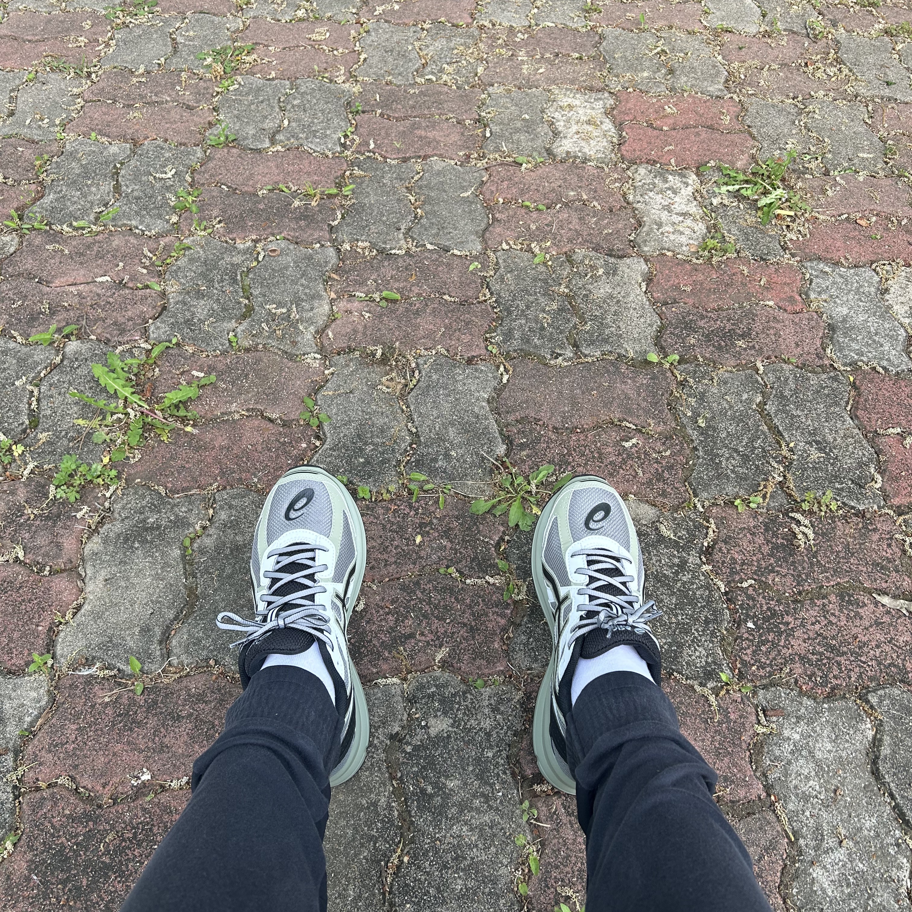 Asics Jog 100 S Sheet Rock - 2E Wide 착용 스타일