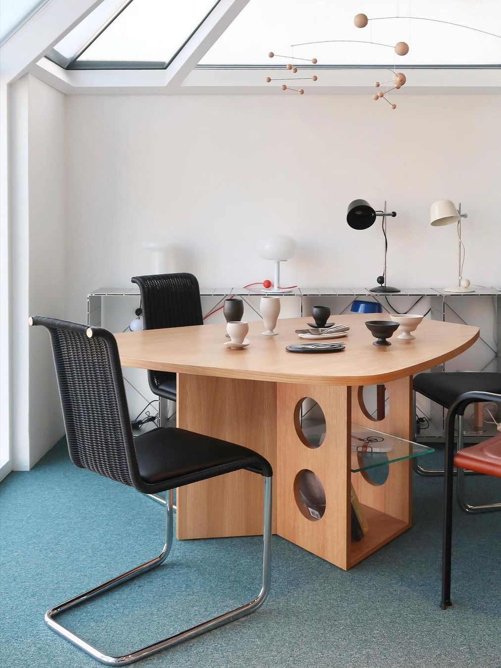 [KREAM 단독] Tecta B20i Chair Black 착용 스타일