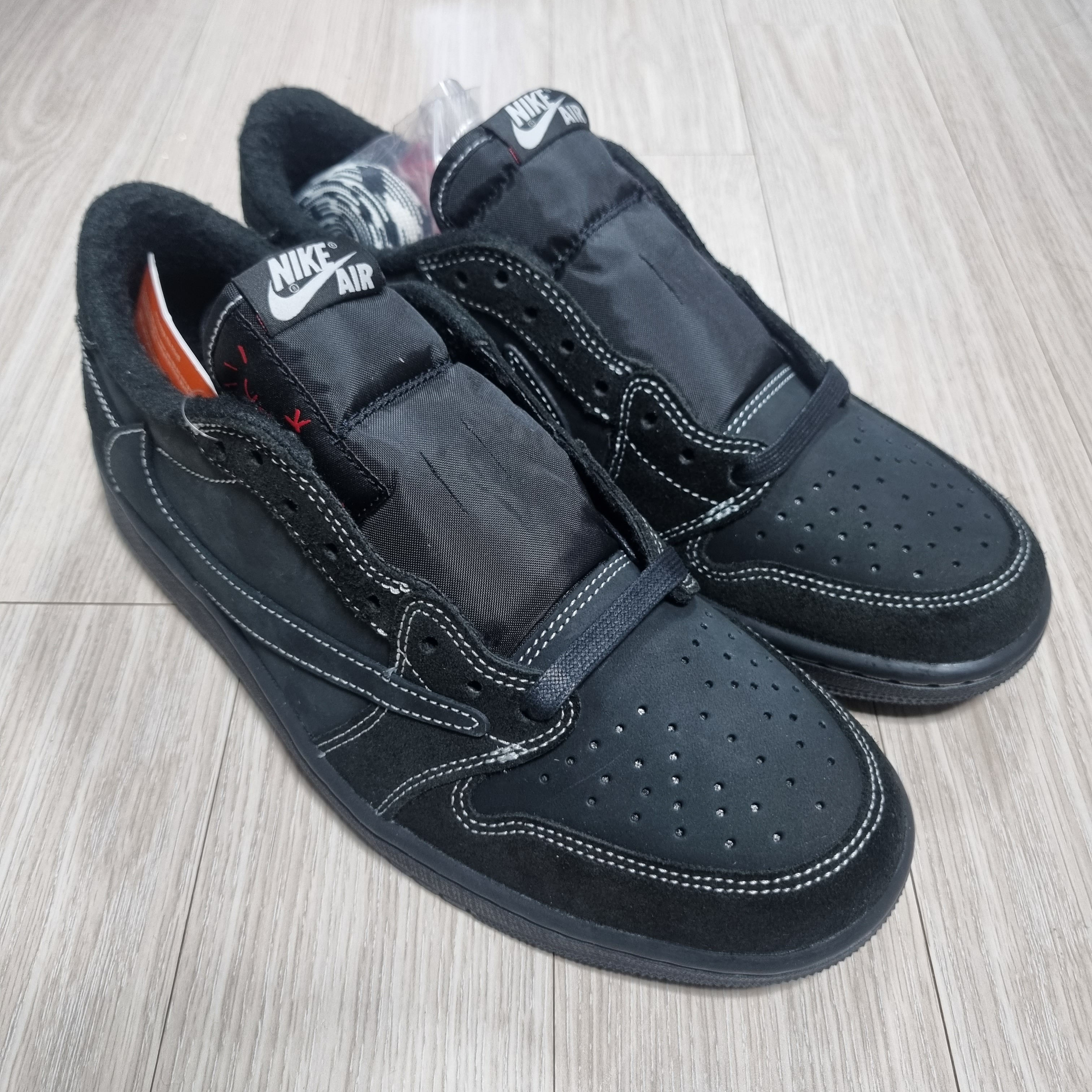 Jordan 1 x Travis Scott Retro Low OG SP Black Phantom 착용 스타일