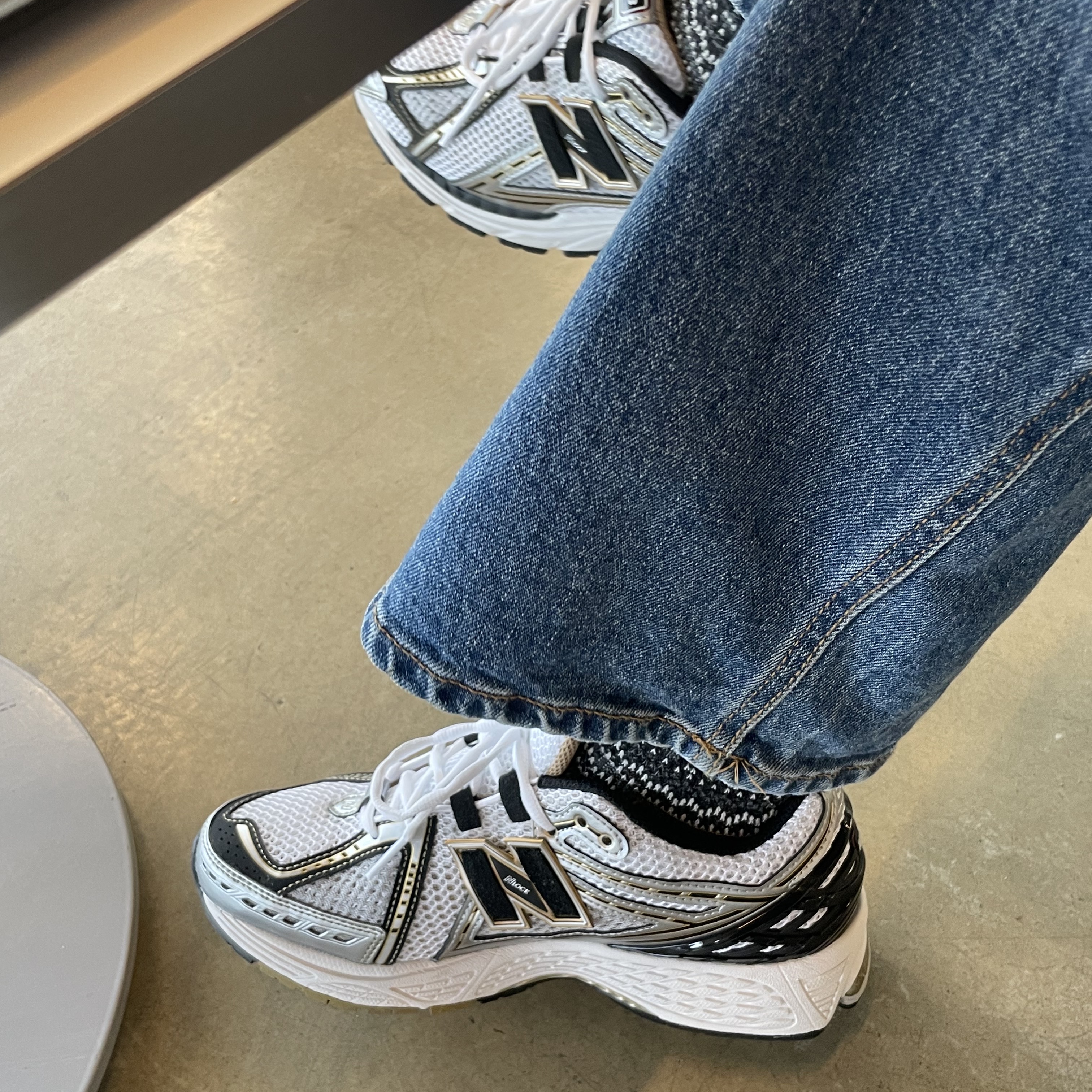New Balance 1906R White Gold 착용 스타일 - 1