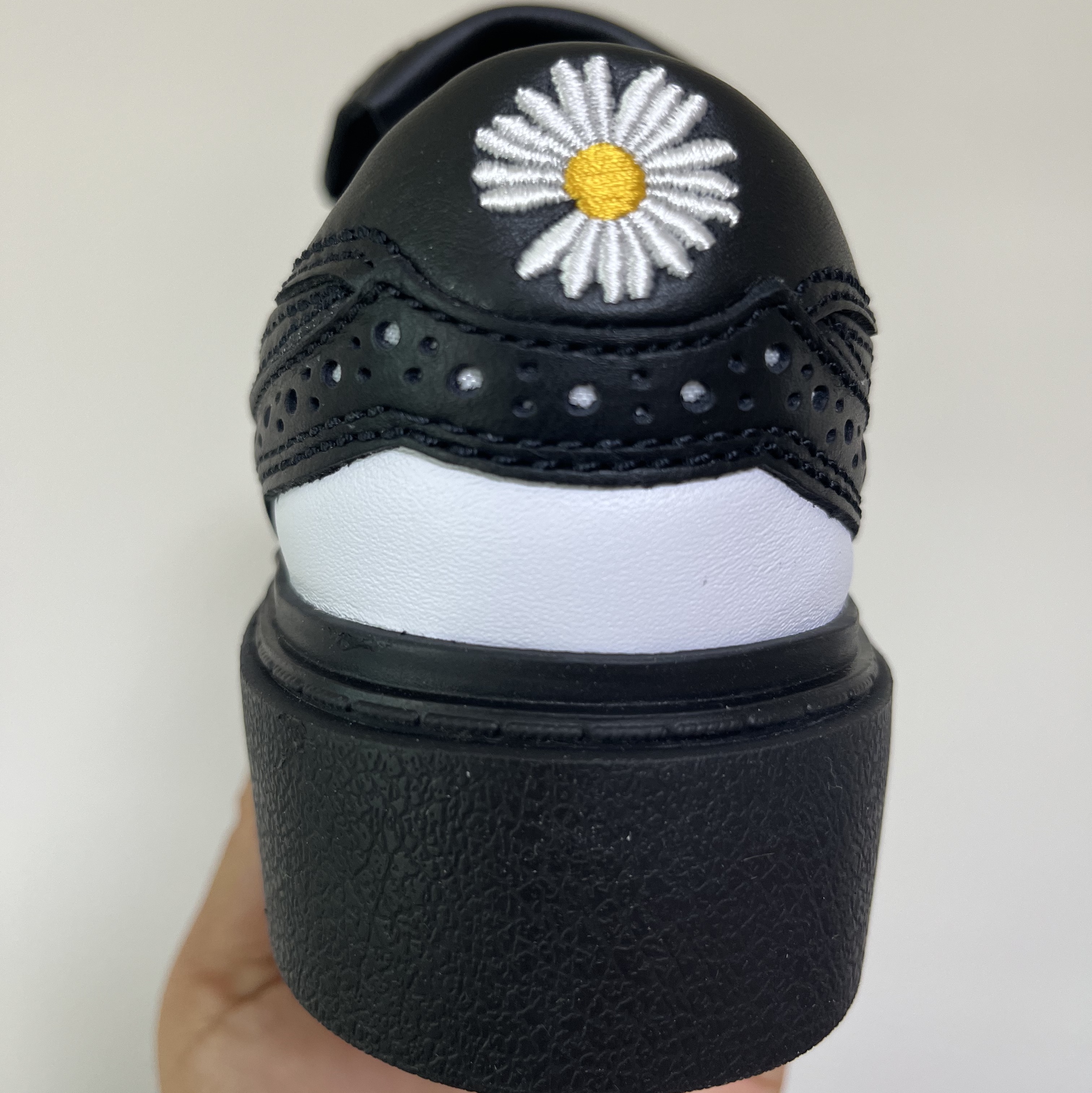 Nike x Peaceminusone Kwondo1 Black and White 착용 스타일 - 2