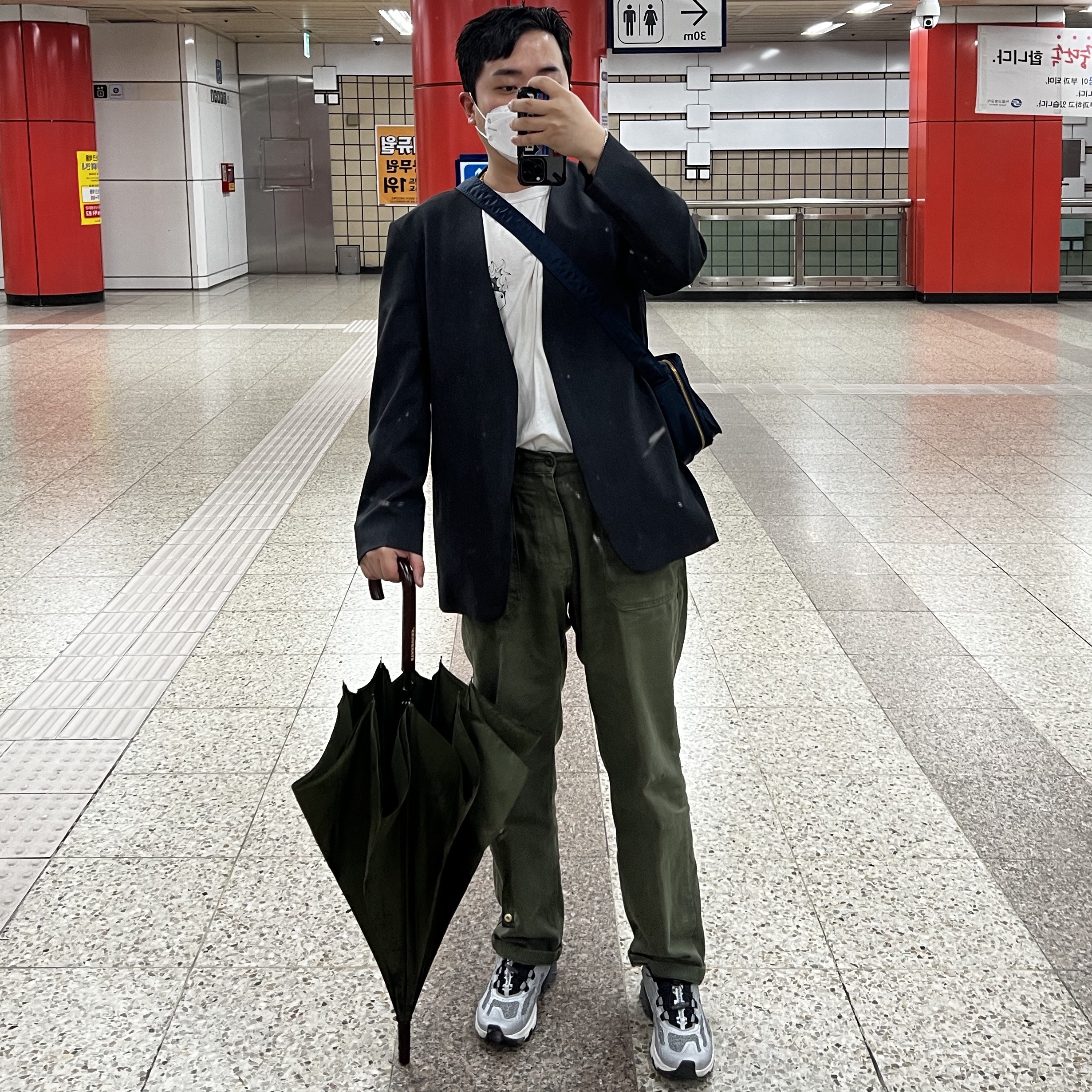 Salomon Speedverse PRG Silver Frost Grey Lunar Rock, Porter Tanker Shoulder Bag S Iron Blue 착용 스타일