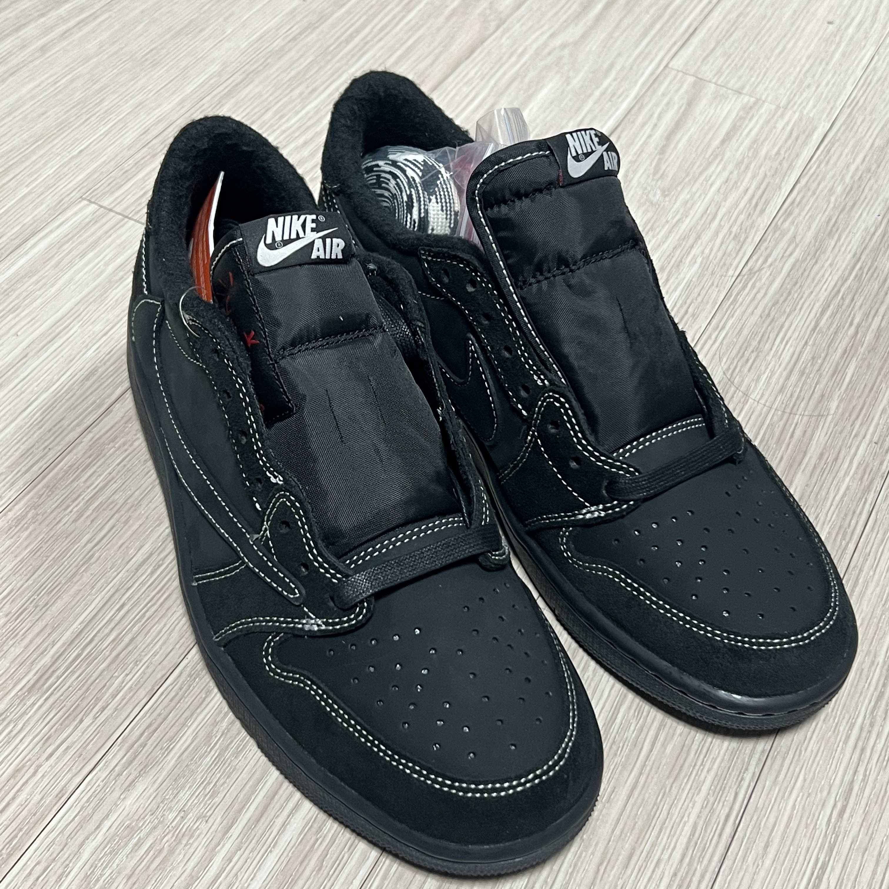 Jordan 1 x Travis Scott Retro Low OG SP Black Phantom 착용 스타일