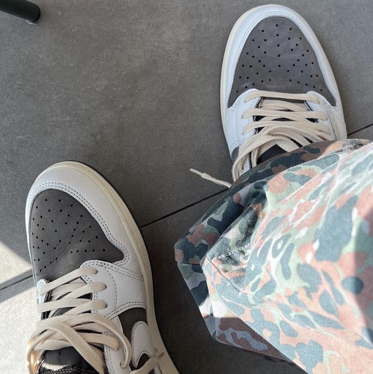Jordan 1 x Travis Scott Retro Low OG SP Sail and Ridgerock 착용 스타일