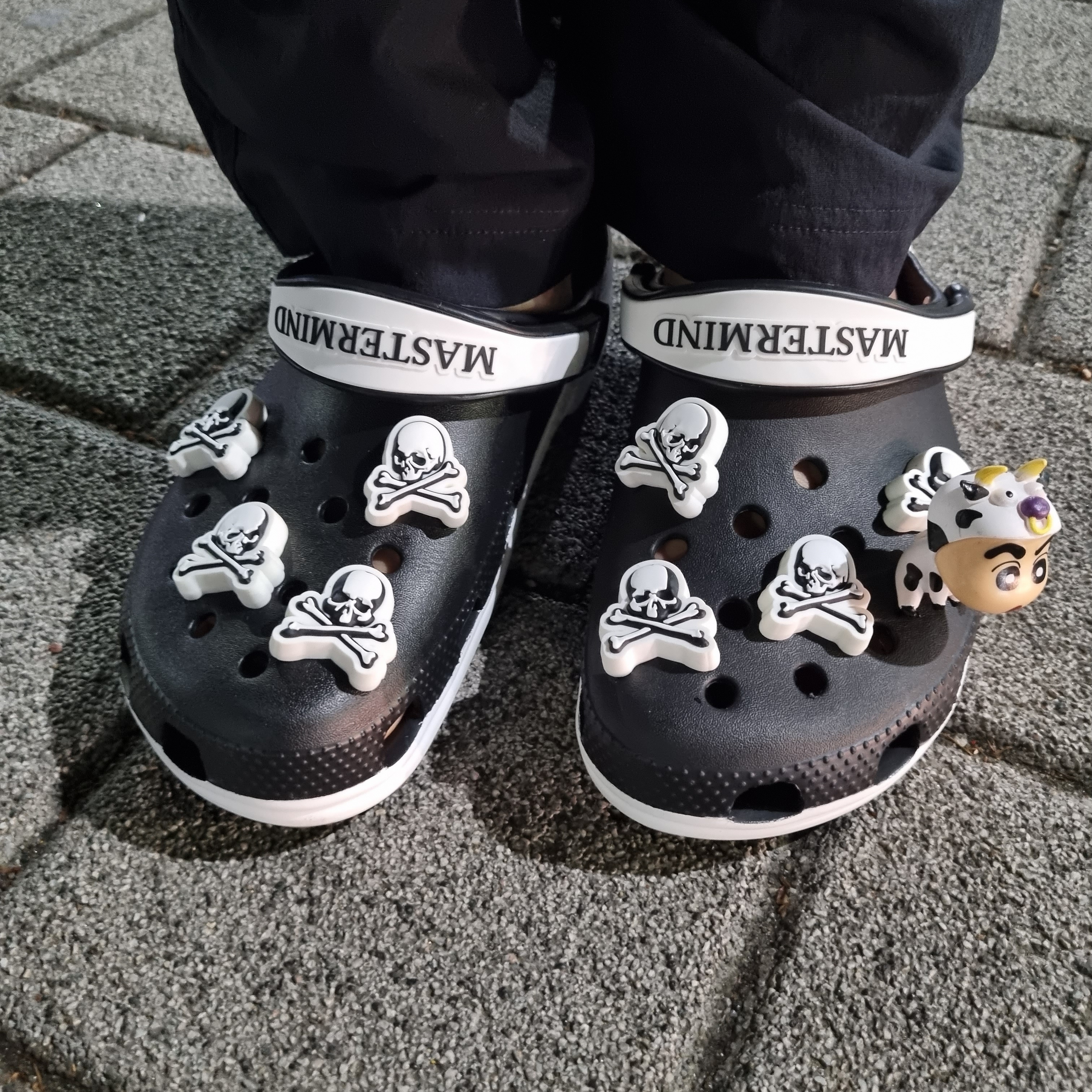 Crocs x Mastermind Classic Clog Black White 착용 스타일