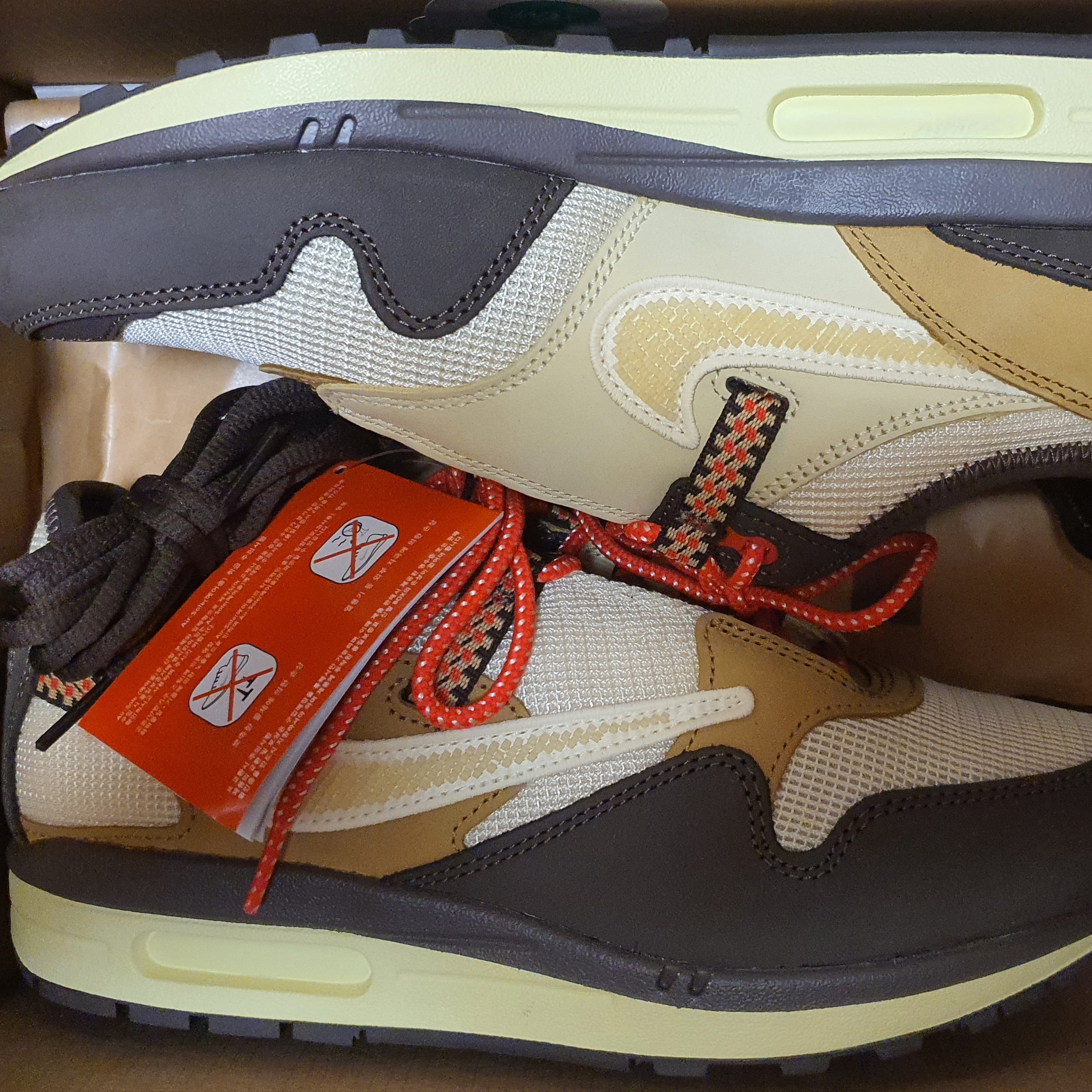 Nike x Travis Scott Air Max 1 Cact.us Brown 착용 스타일
