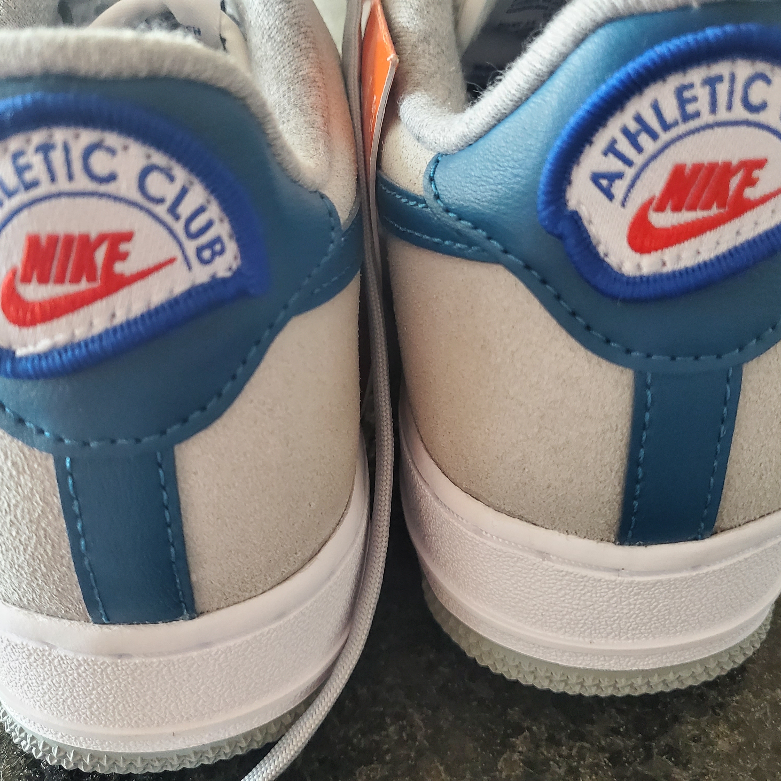 (GS) Nike Air Force 1 LV8 Athletic Club Light Smoke Grey Marina 착용 스타일 - 3