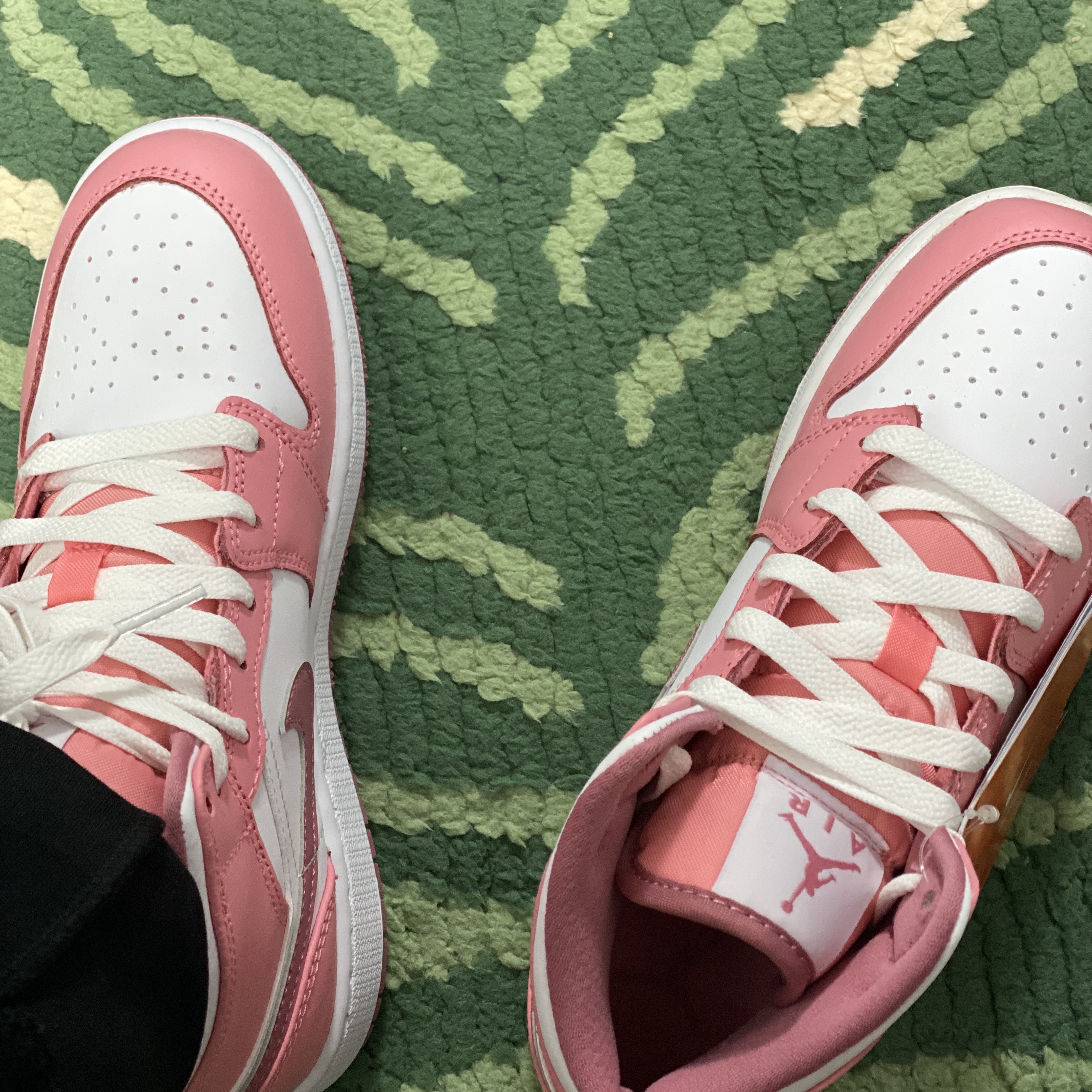 (GS) Jordan 1 Mid Coral Chalk Desert Berry 착용 스타일 - 3