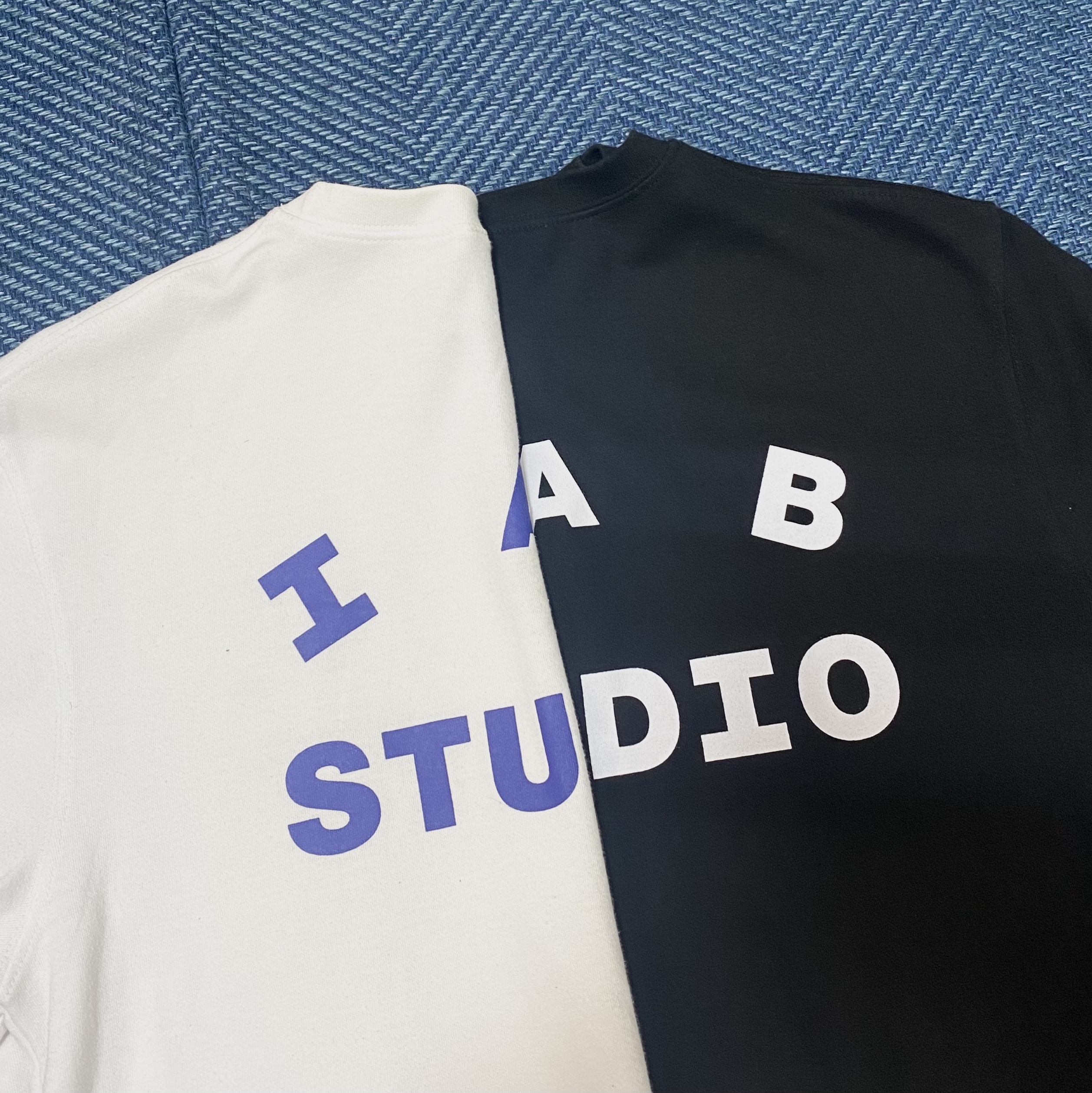 IAB Studio T-Shirt White Navy - 22FW, IAB Studio T-Shirt Black 착용 스타일