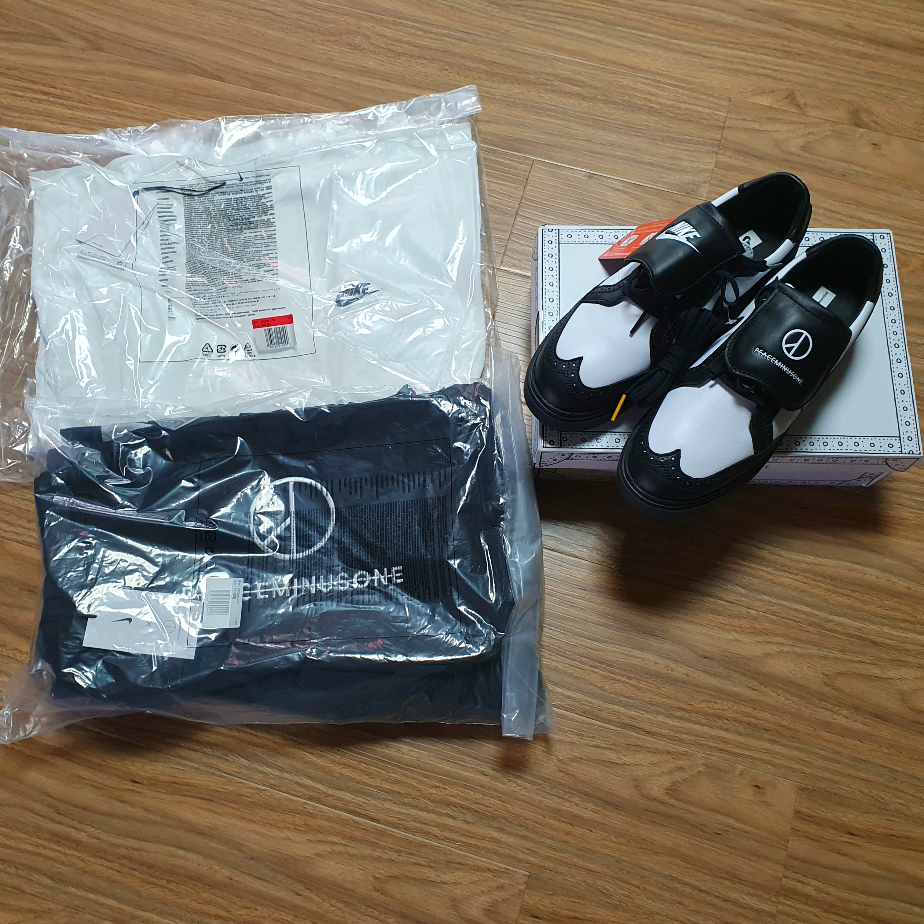 Nike x Peaceminusone Wide Pants Black (DR0096-010), Nike x Peaceminusone LS T-Shirt White (DR0098-100) 착용 스타일 - 1