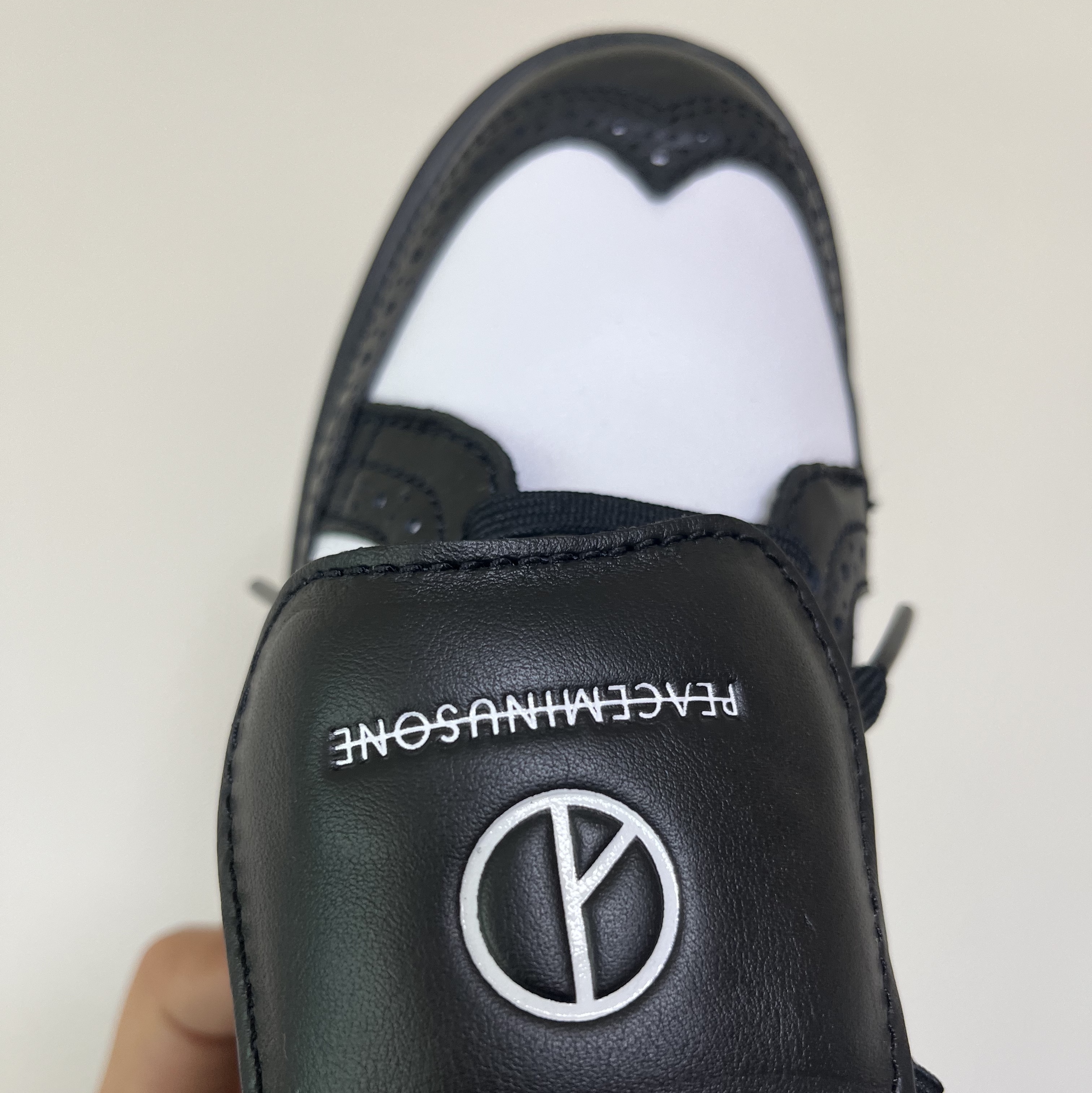Nike x Peaceminusone Kwondo1 Black and White 착용 스타일 - 3