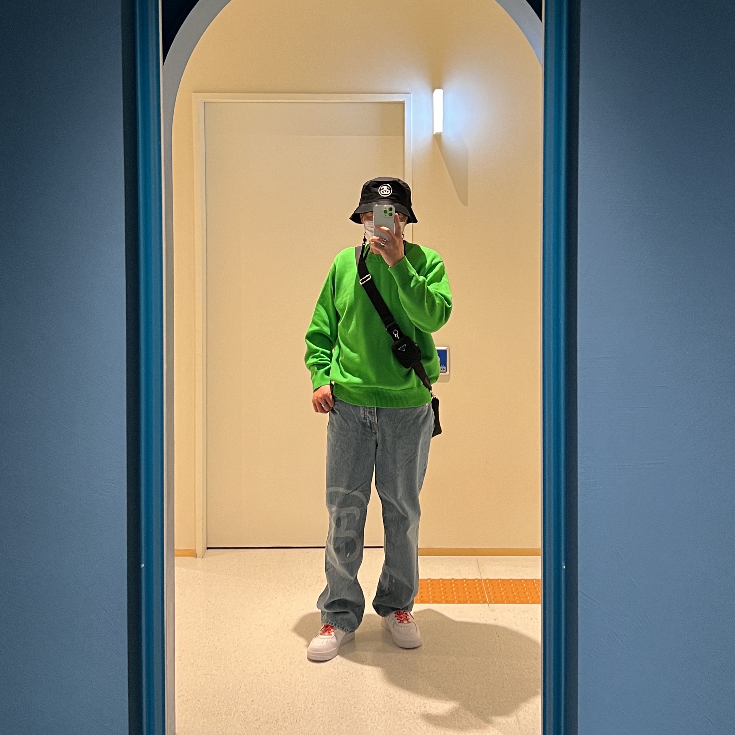 Stussy Bent Crown Sweater Lime, Stussy SS Link Deep Bucket Hat Black 착용 스타일 - 3