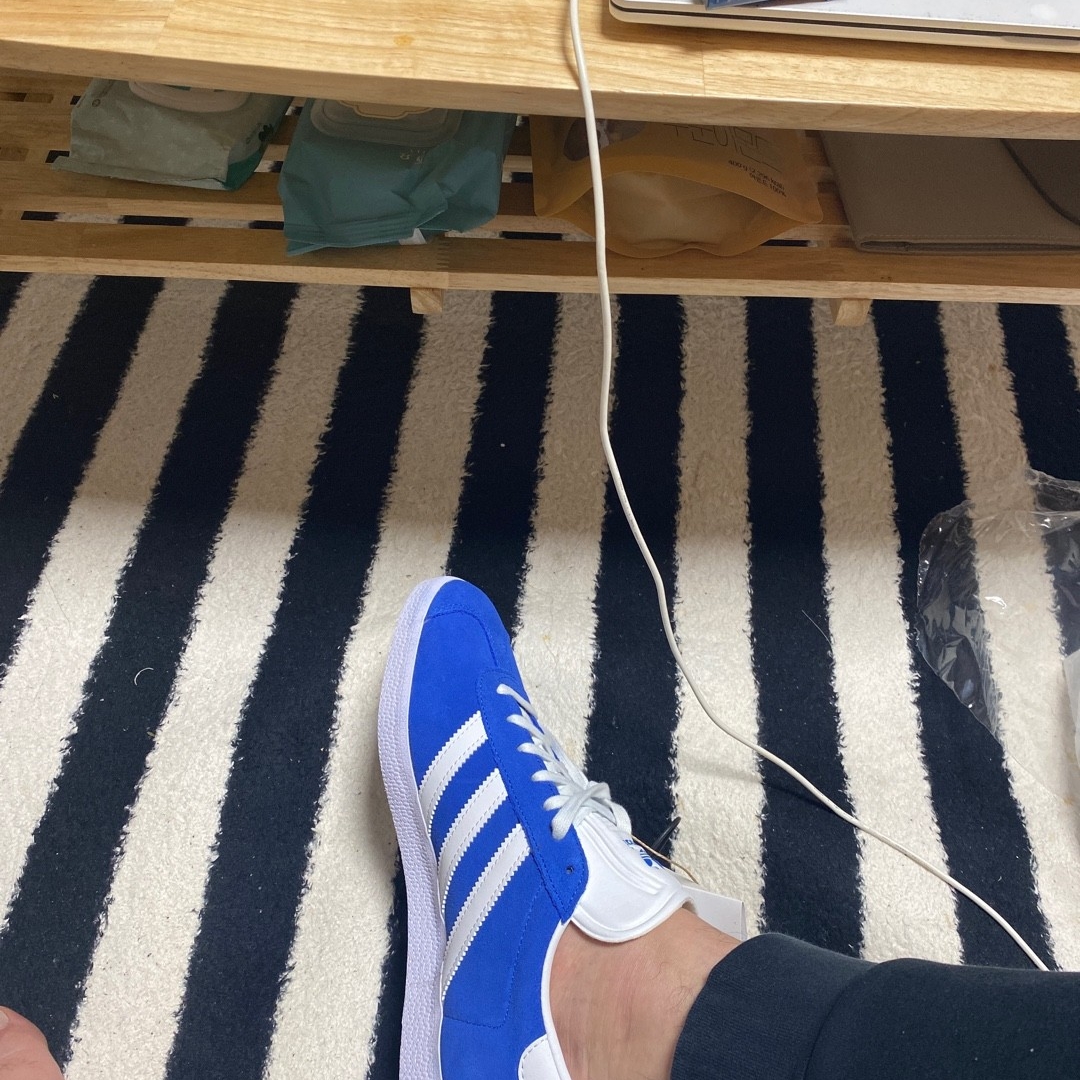 Adidas Gazelle Blue 착용 스타일 - 1