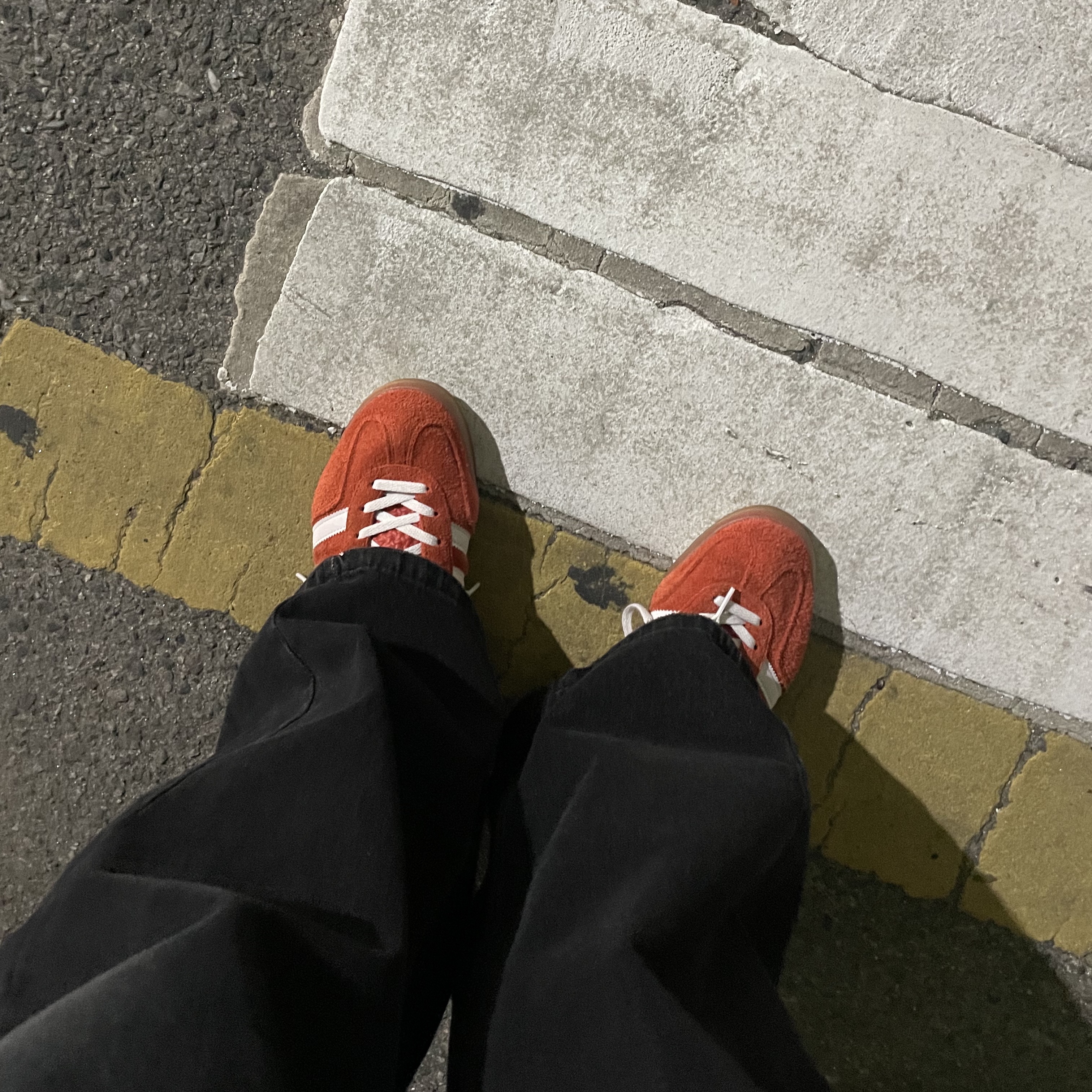 (W) Adidas Gazelle Indoor Bold Orange Cloud White 착용 스타일
