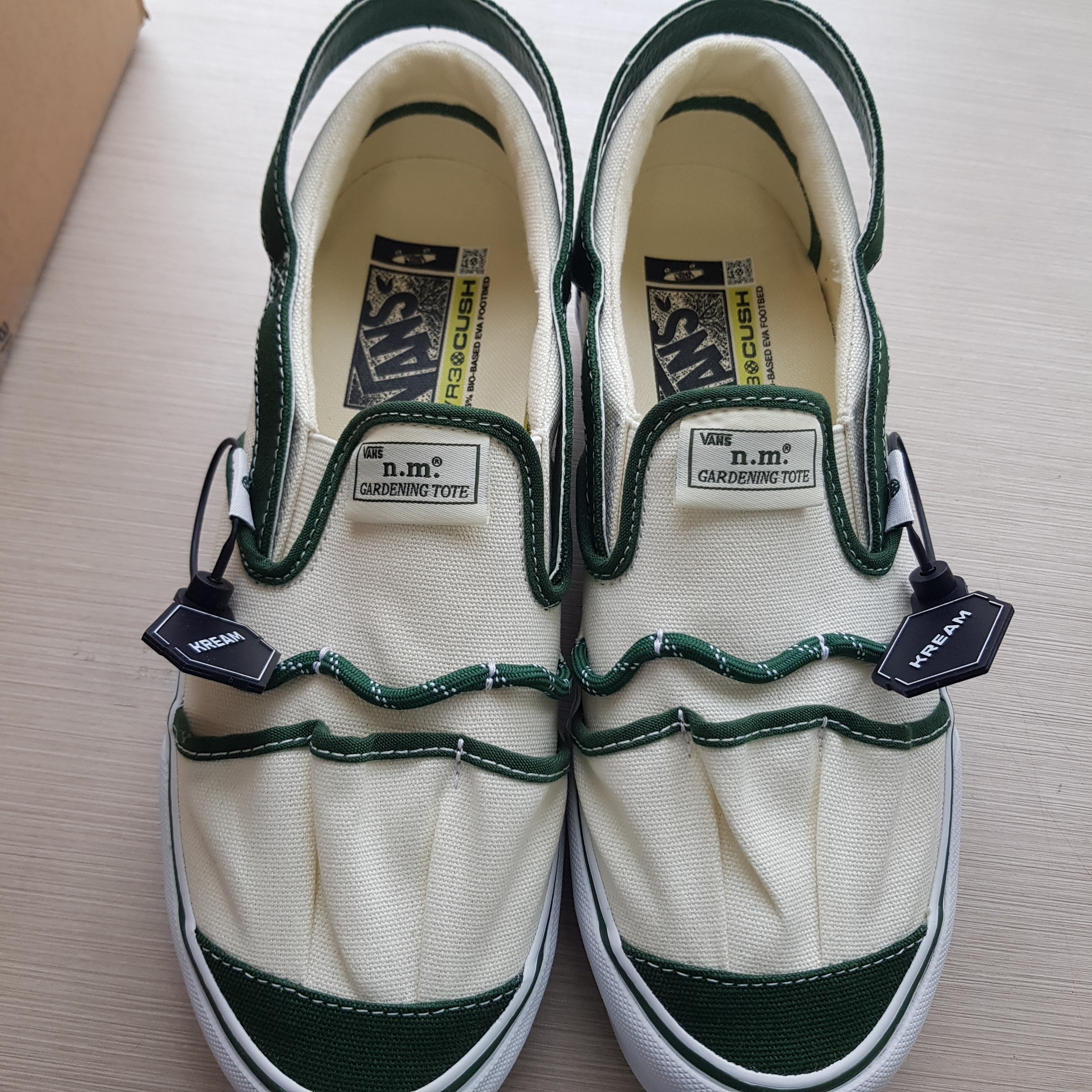 Vans Vault x Nicole McLaughlin Slip-On VR3 LX White Green 착용 스타일 - 2