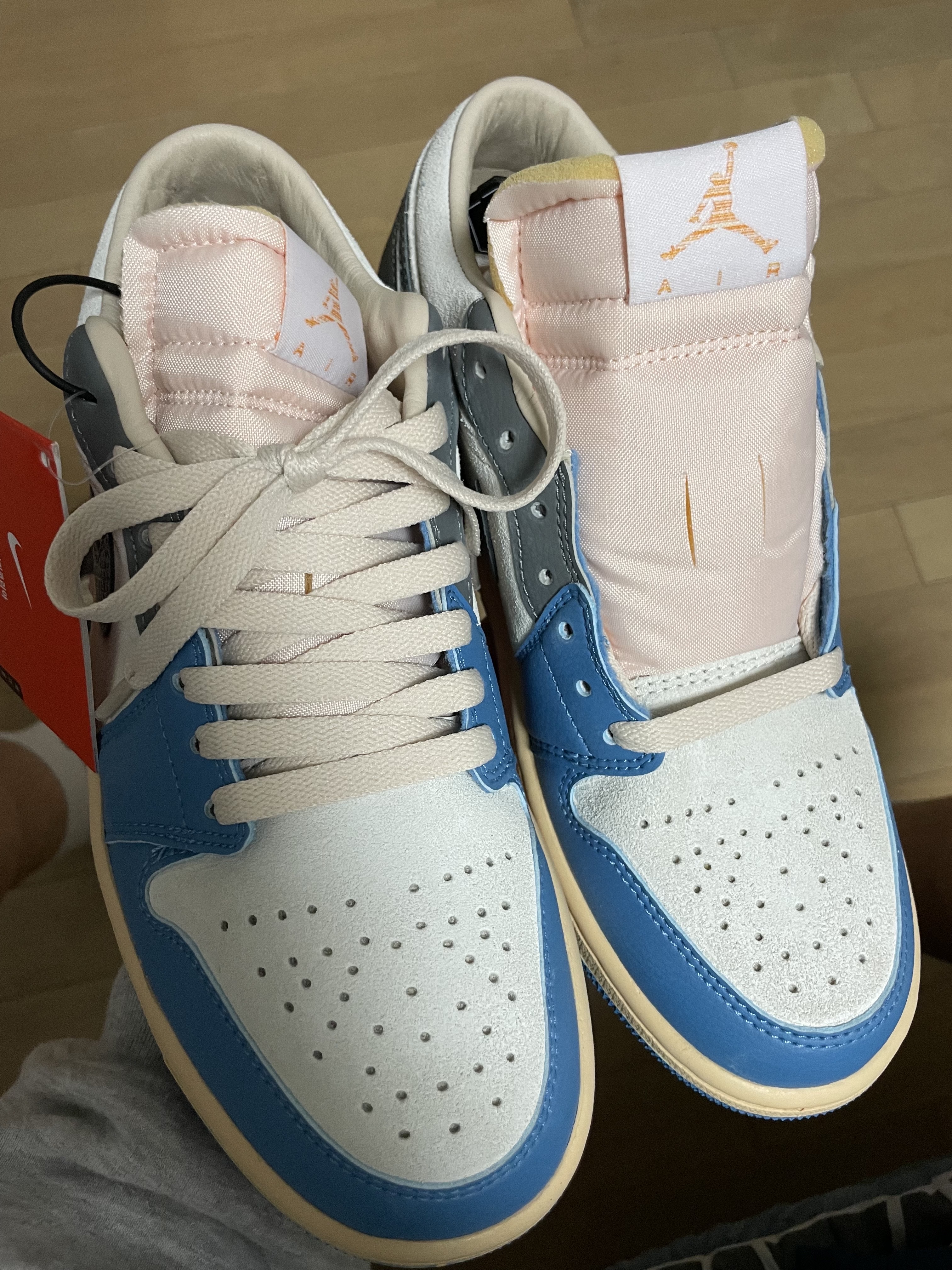 Jordan 1 Low SE Tokyo 96 착용 스타일 - 1
