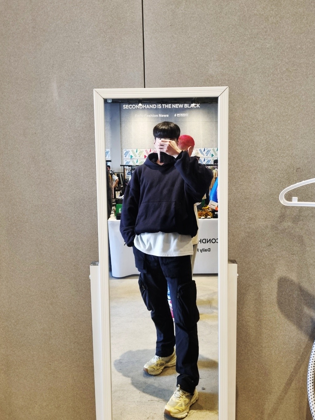 Yeezy Gap Hoodie Black, Axel Arigato Marathon Dip-Dye Belgian Block 착용 스타일 - 1