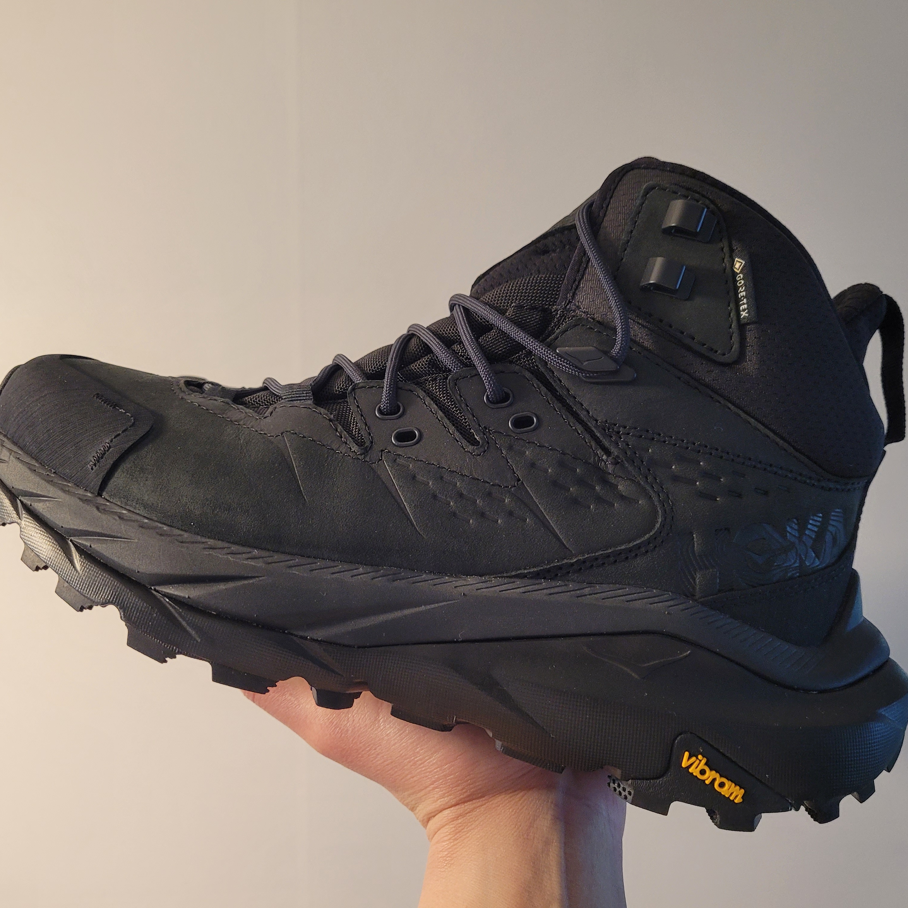 Hoka Kaha 2 Gore-Tex Black 착용 스타일