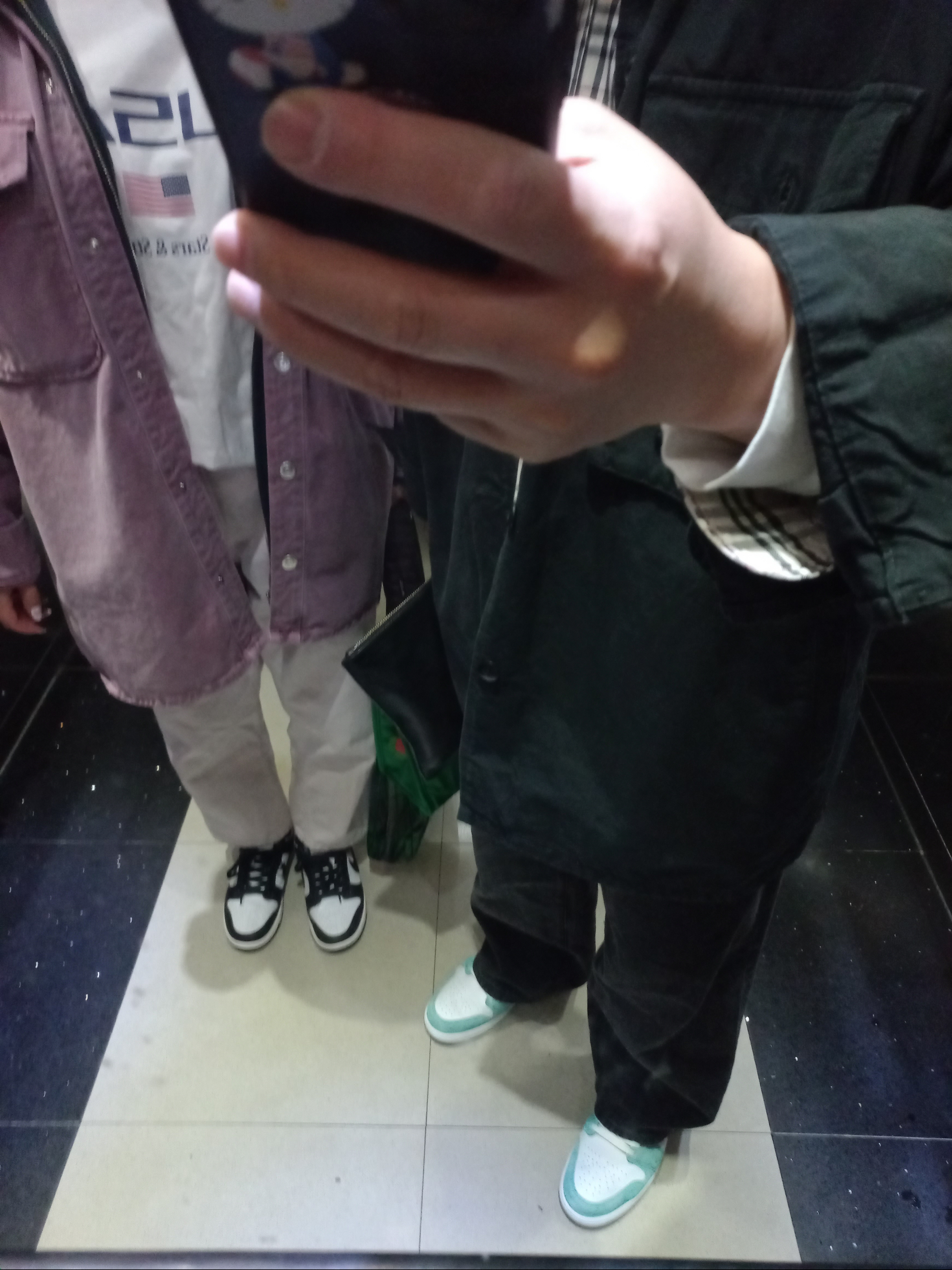 Nike Dunk Low Retro Black, Jordan 1 Low SE New Emerald 착용 스타일