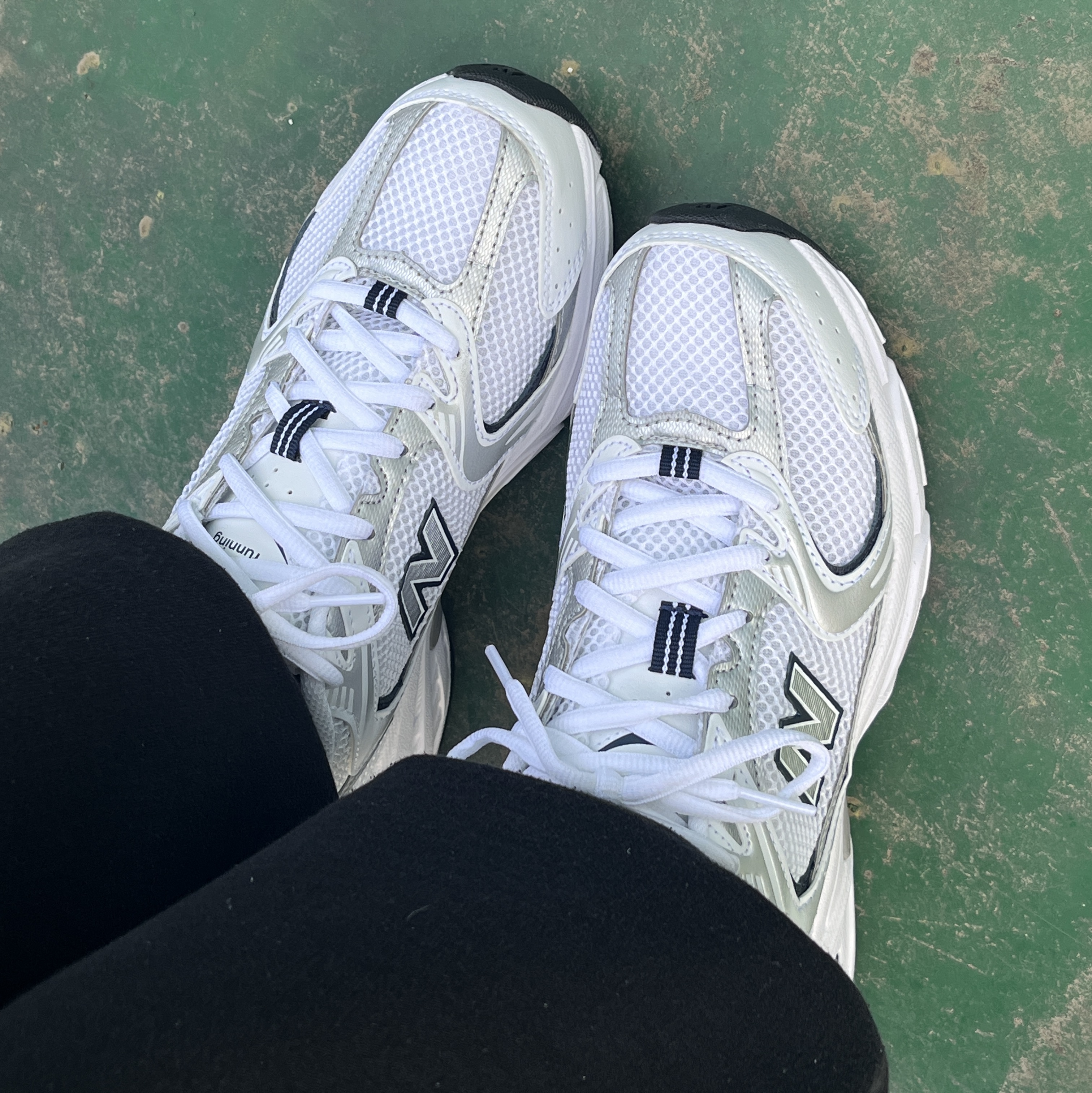 New Balance 530 White 착용 스타일 - 3