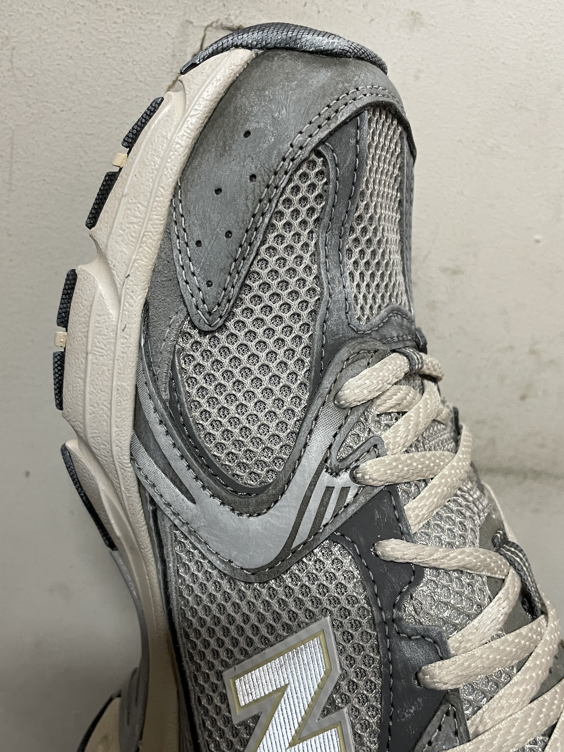 New Balance 530 Premium Vintage Grey Matter 착용 스타일 - 3