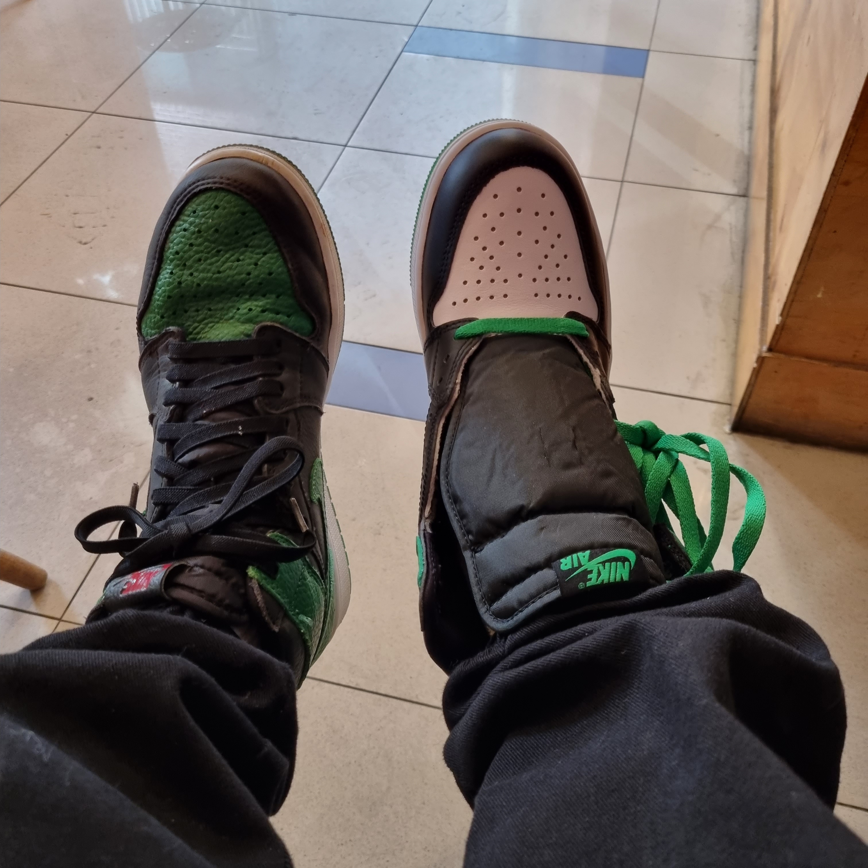 Jordan 1 Retro High OG Black and Lucky Green, Jordan 1 Retro High OG Pine Green Black 착용 스타일 - 2