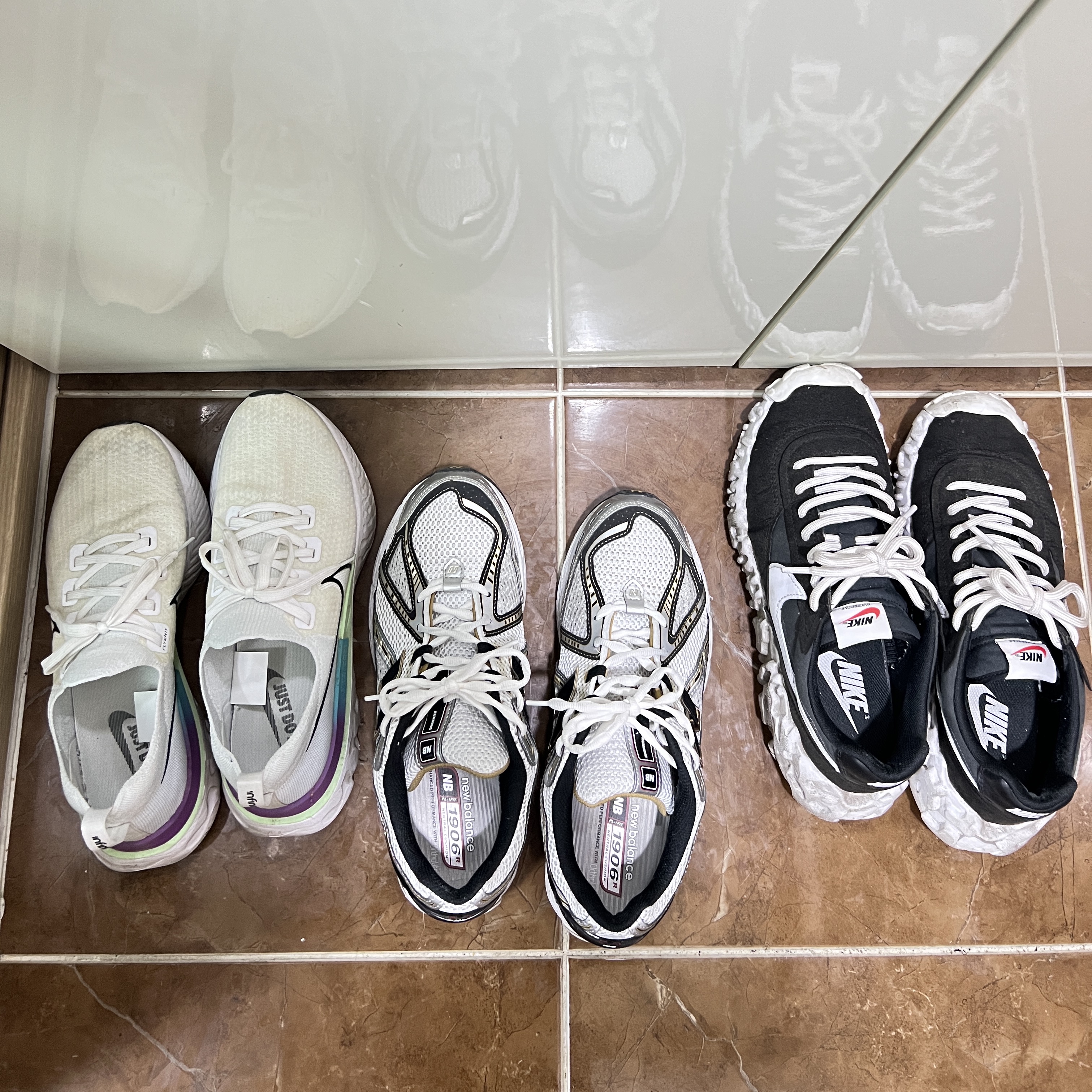 New Balance x JJJJound 990v3 Brown Black, Asics Gel-Kayano 14 White Pure Silver Red 착용 스타일 - 3