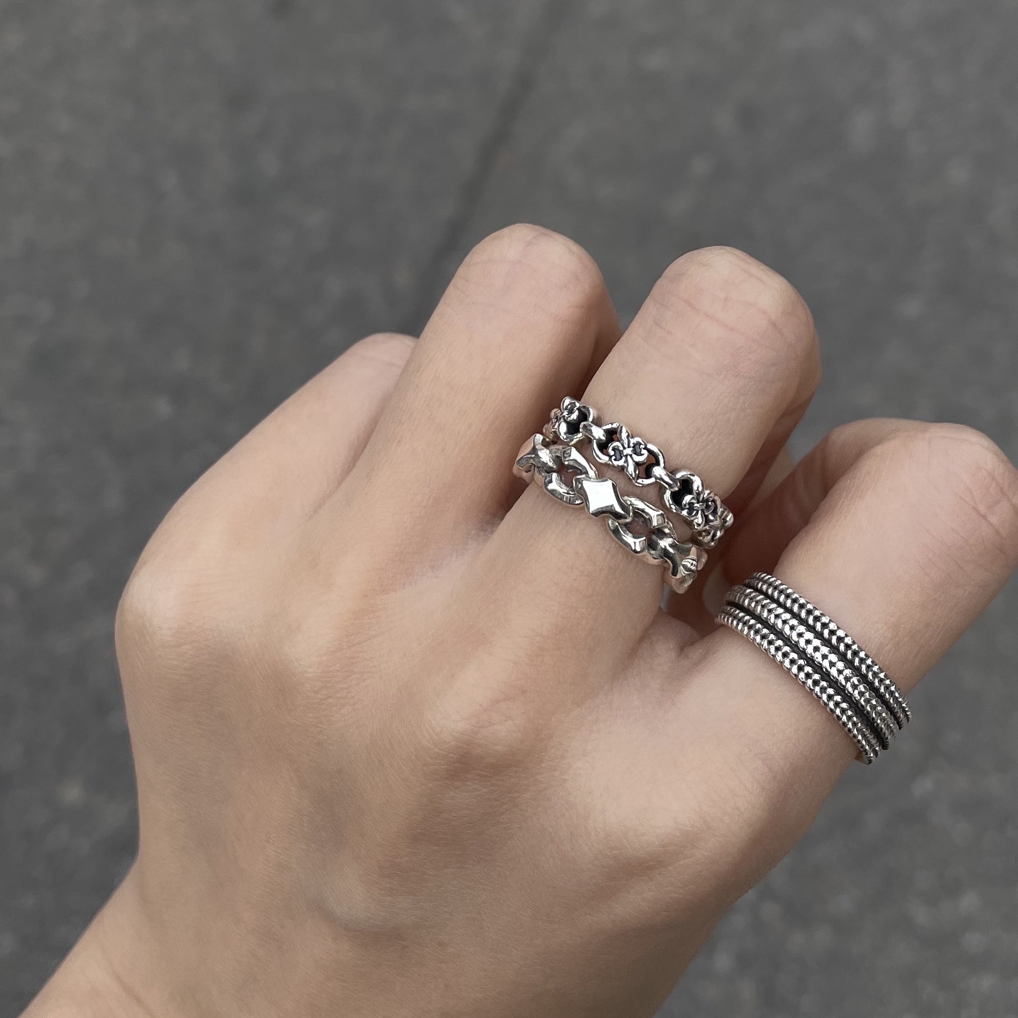 Scudo Floral Round Ring, Scudo Dolphin Ring Plain 착용 스타일